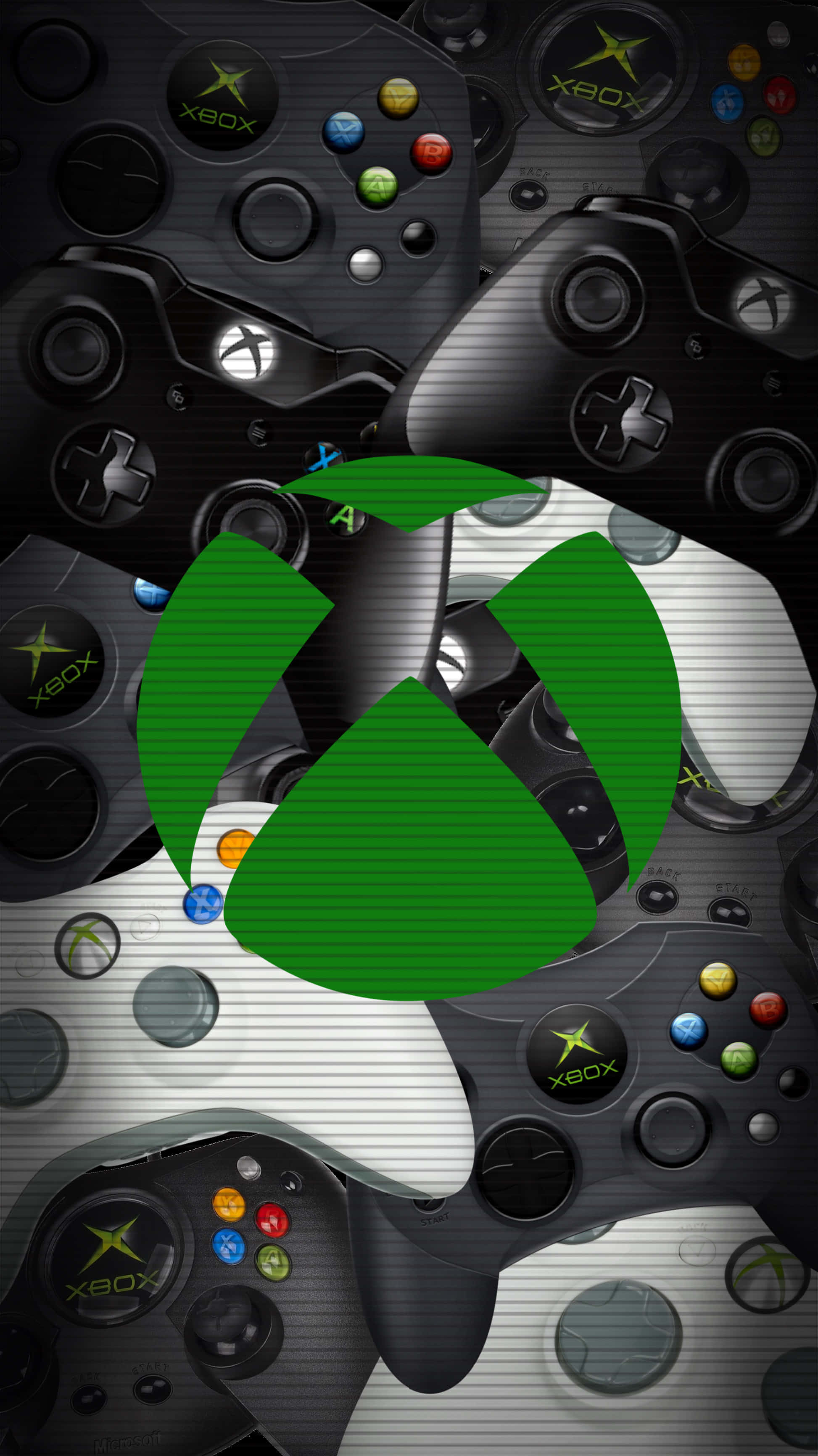Remote 桌布 壁紙 — Xbox 手把拼貼畫，中央發光綠色標誌，金屬背景。
