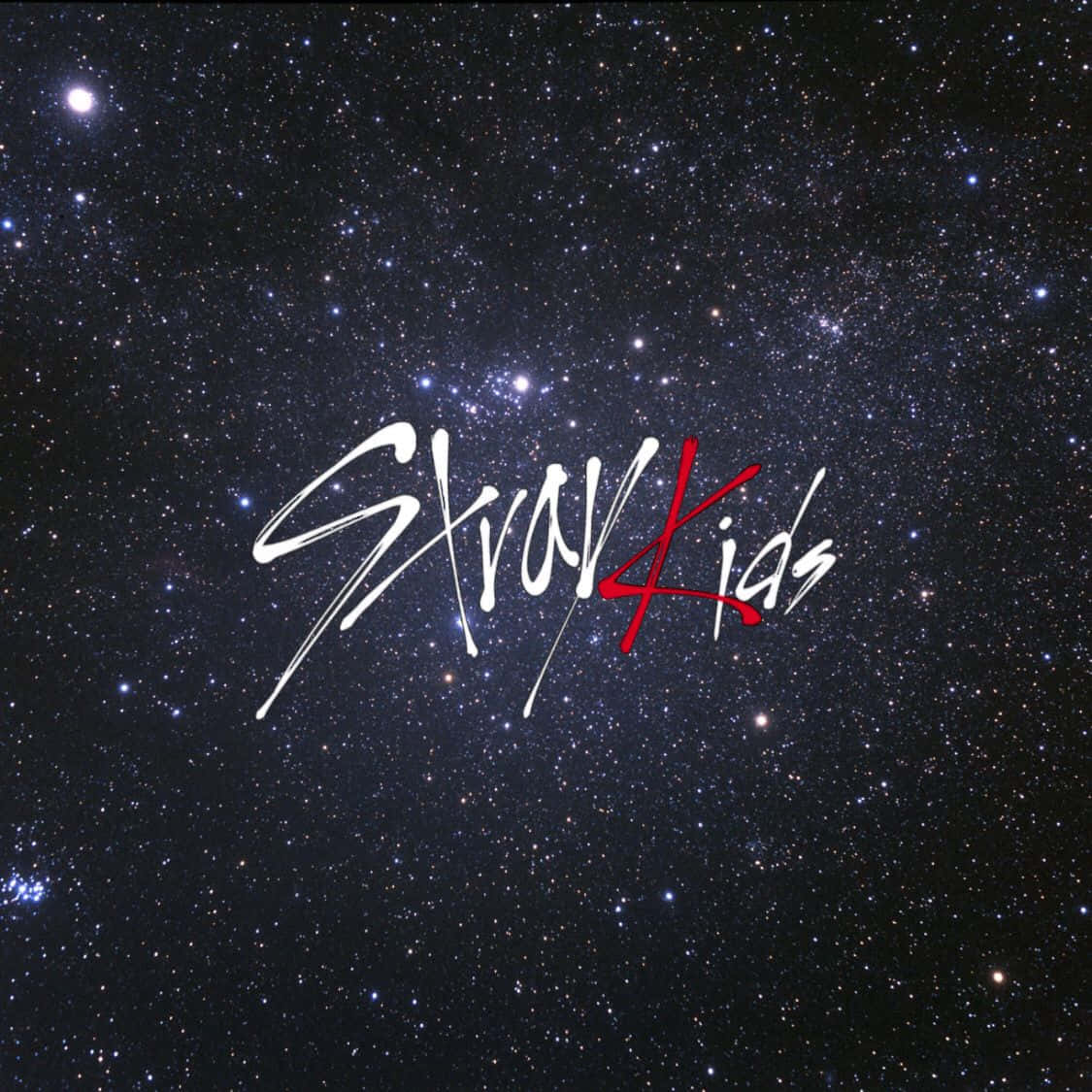  壁紙 — 星空夜空背景，中央有白色和紅色字體的 'Stray Kids' 標誌。