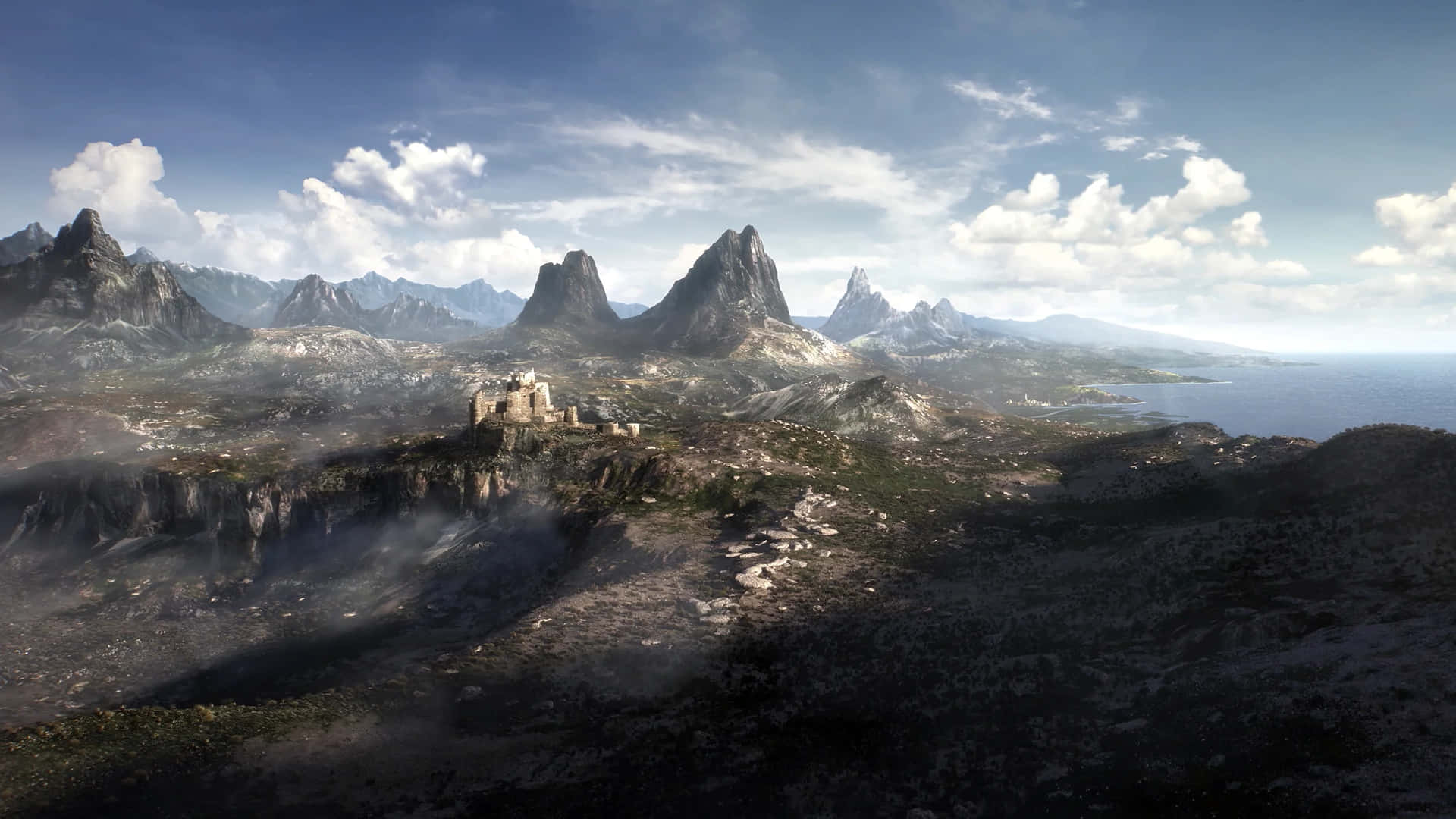 懸崖上的城堡俯瞰山脈和海洋，天空多雲 — 1440P 壁紙