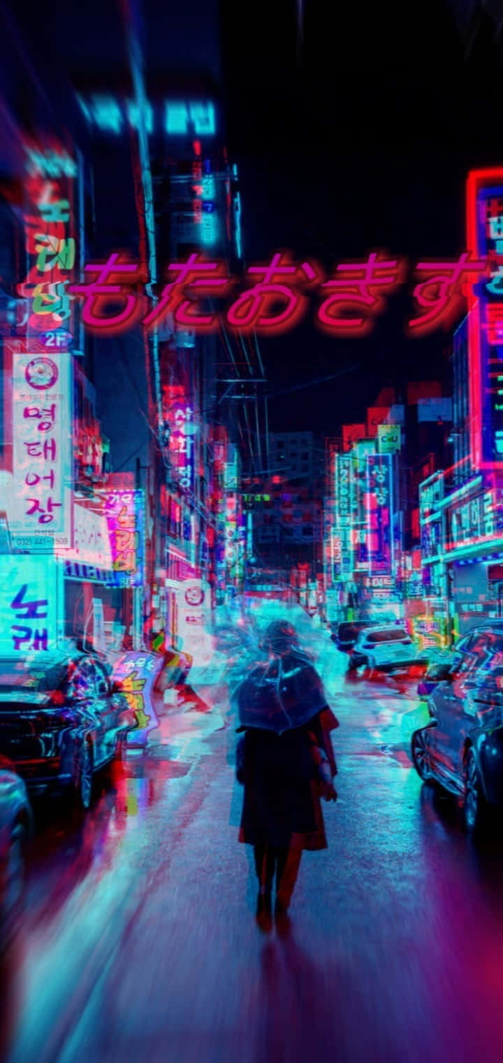 壁紙 — 夜晚，一個孤獨的身影走在一條被雨水浸濕、霓虹燈閃爍的小巷中，周圍環繞著多種語言的發光招牌。