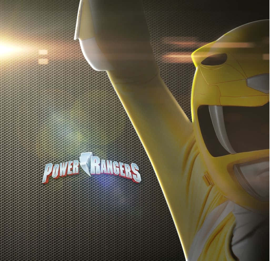  壁紙 — 一位黃色Power Ranger在發光金屬網格背景前舉起拳頭，並帶有Power Rangers標誌。