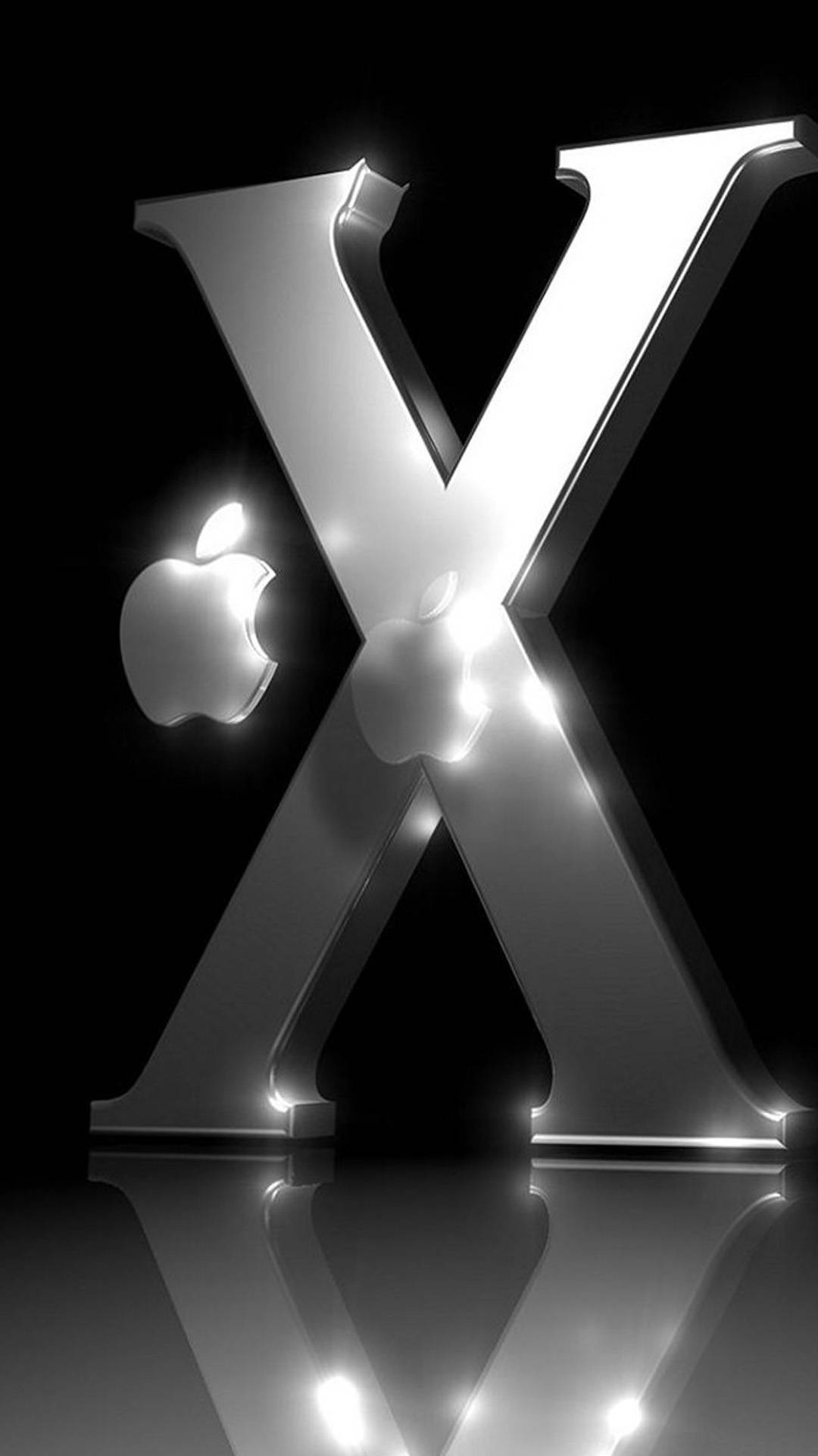 發光金屬 X 帶有 Apple 標誌，位於反光表面。 — 3D 壁紙