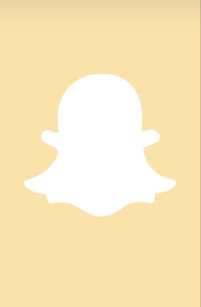 壁紙 — 一個簡約的白色 Snapchat 鬼魂標誌，居中在柔和的黃色漸變背景上。