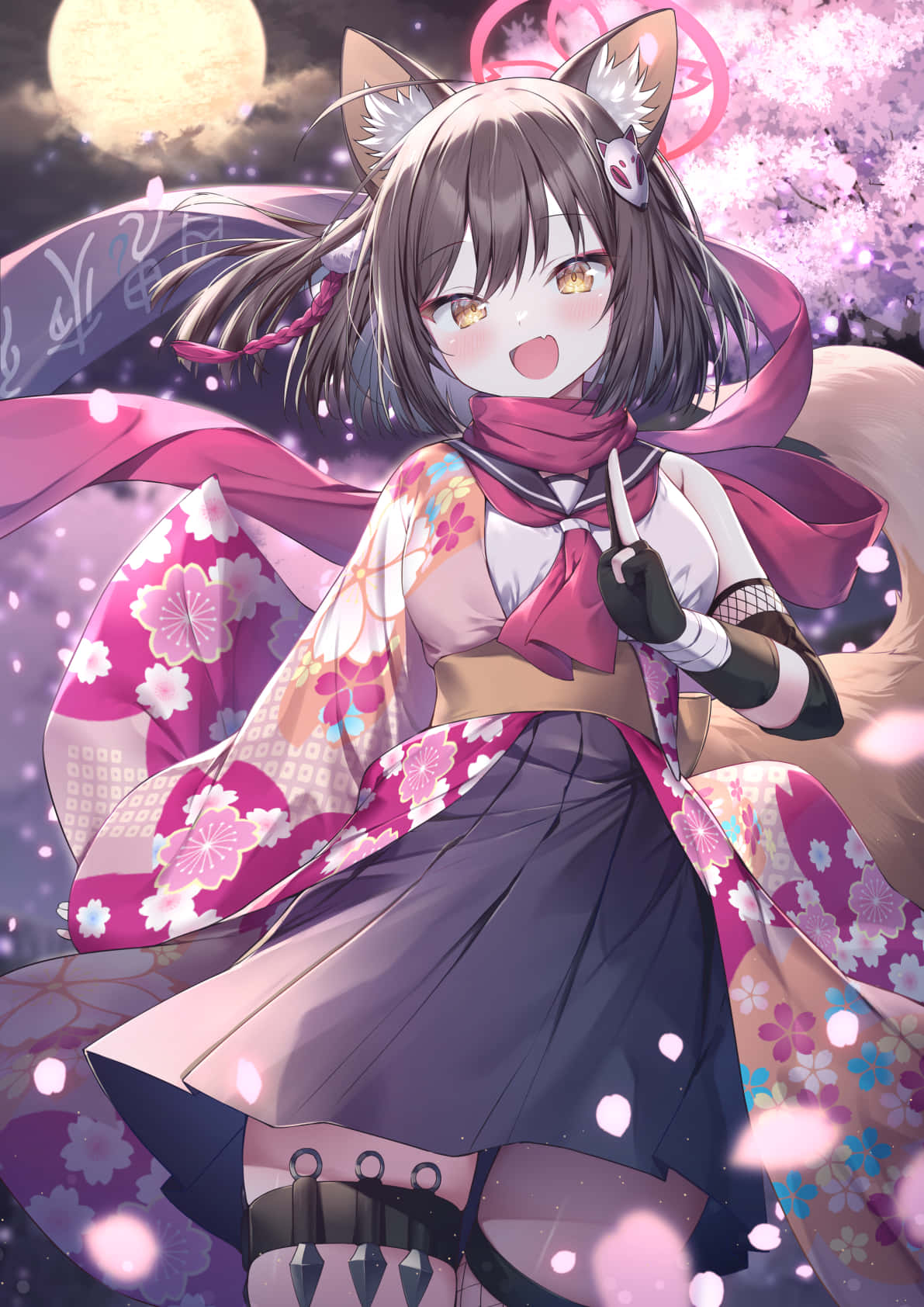  壁紙 — 一個開朗的動漫女孩，長著狐狸耳朵，穿著花卉和服，在櫻花環繞的明月下微笑。