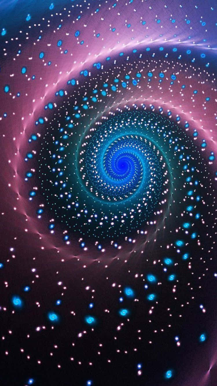  壁紙 — 一個迷人的螺旋星系在黑暗的宇宙背景下旋轉，散發著藍色和粉紅色的光芒。