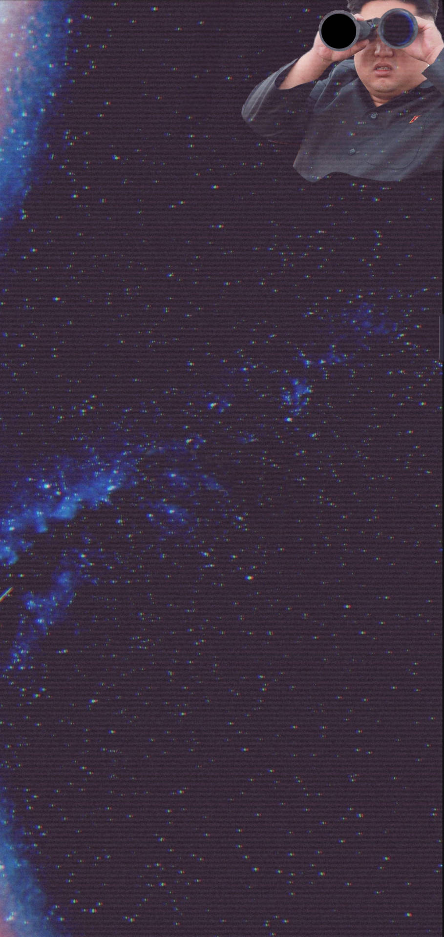 使用雙筒望遠鏡觀看帶有藍色星雲的星空太空場景的人。 — Galaxy S10 壁紙