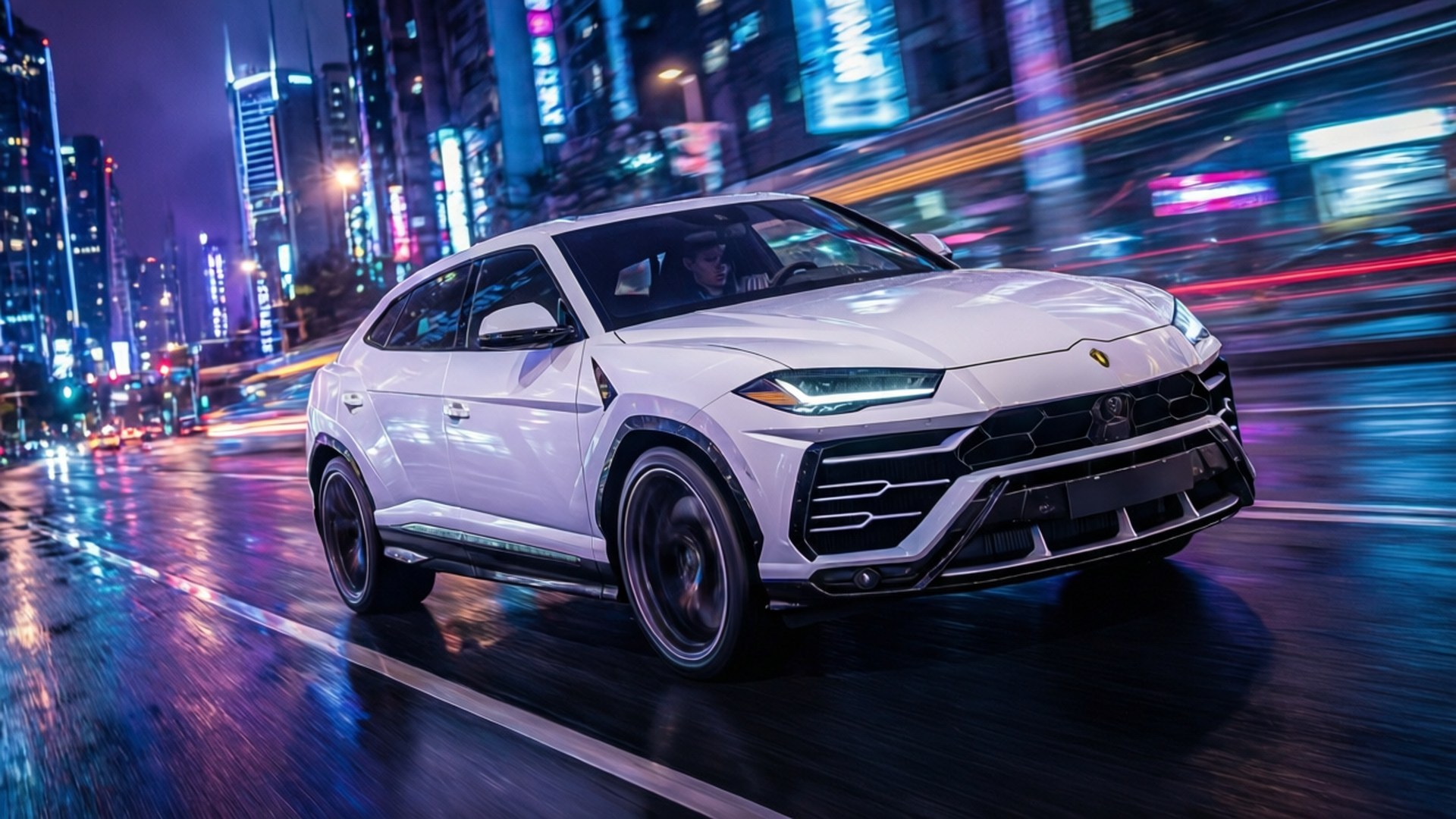 Neon Urus Night Run 壁紙 — 一輛白色藍寶堅尼 Urus 在夜間穿過霓虹燈照亮的濕滑城市街道，帶有動態模糊痕跡。