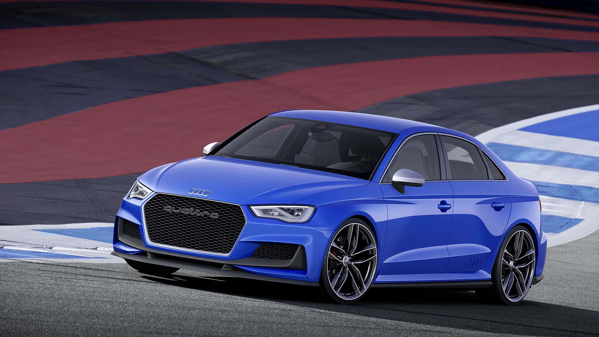 Audi A3 桌布 壁紙 — 一輛充滿活力的藍色奧迪RS3轎車停在賽道上，賽道有紅色和藍色路緣石，在明亮的日光下。