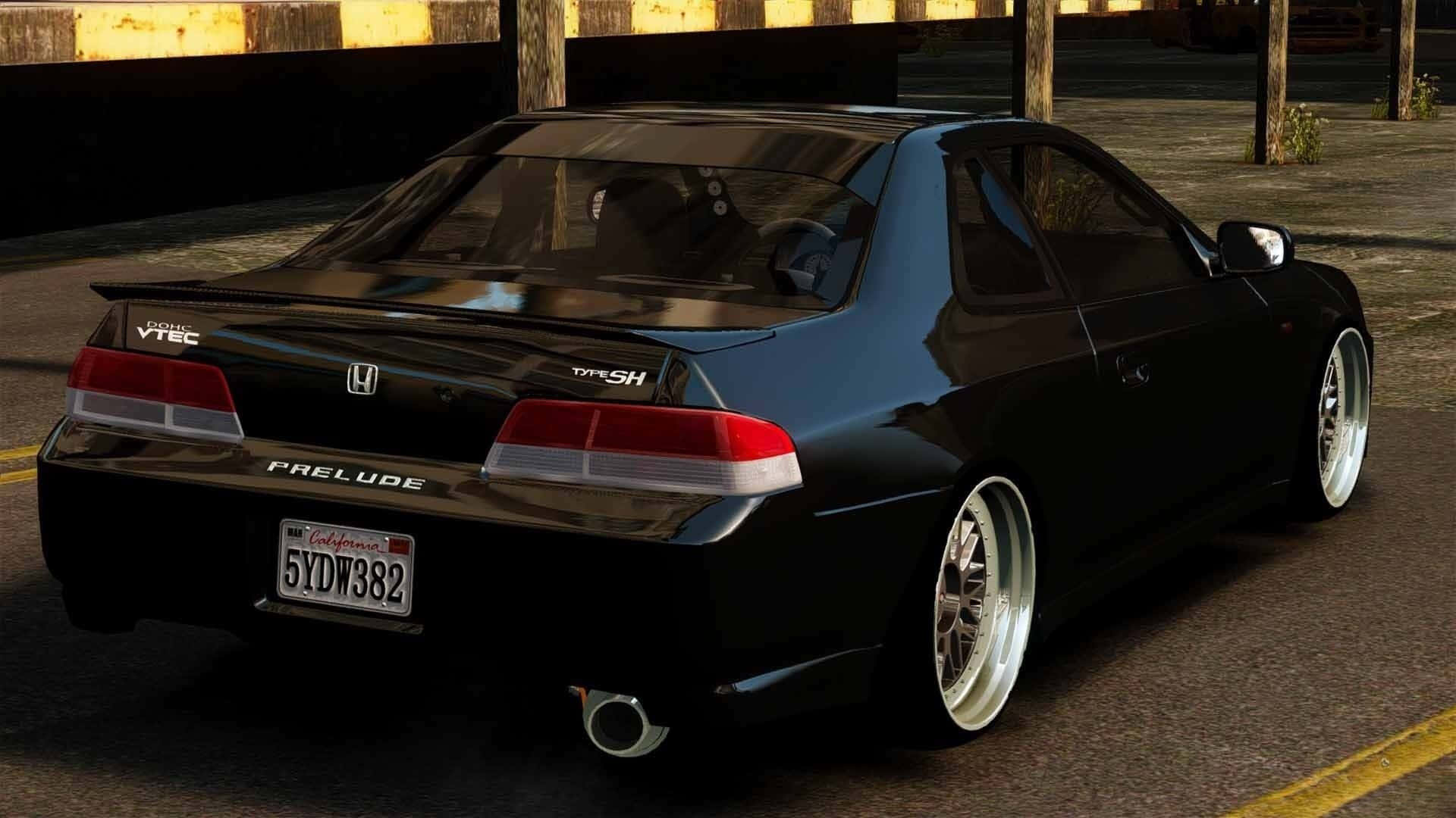 Honda Prelude 桌布 壁紙 — 一輛亮黑色本田Prelude Type SH跑車配備訂製輪圈，停泊在黃昏的街道上。