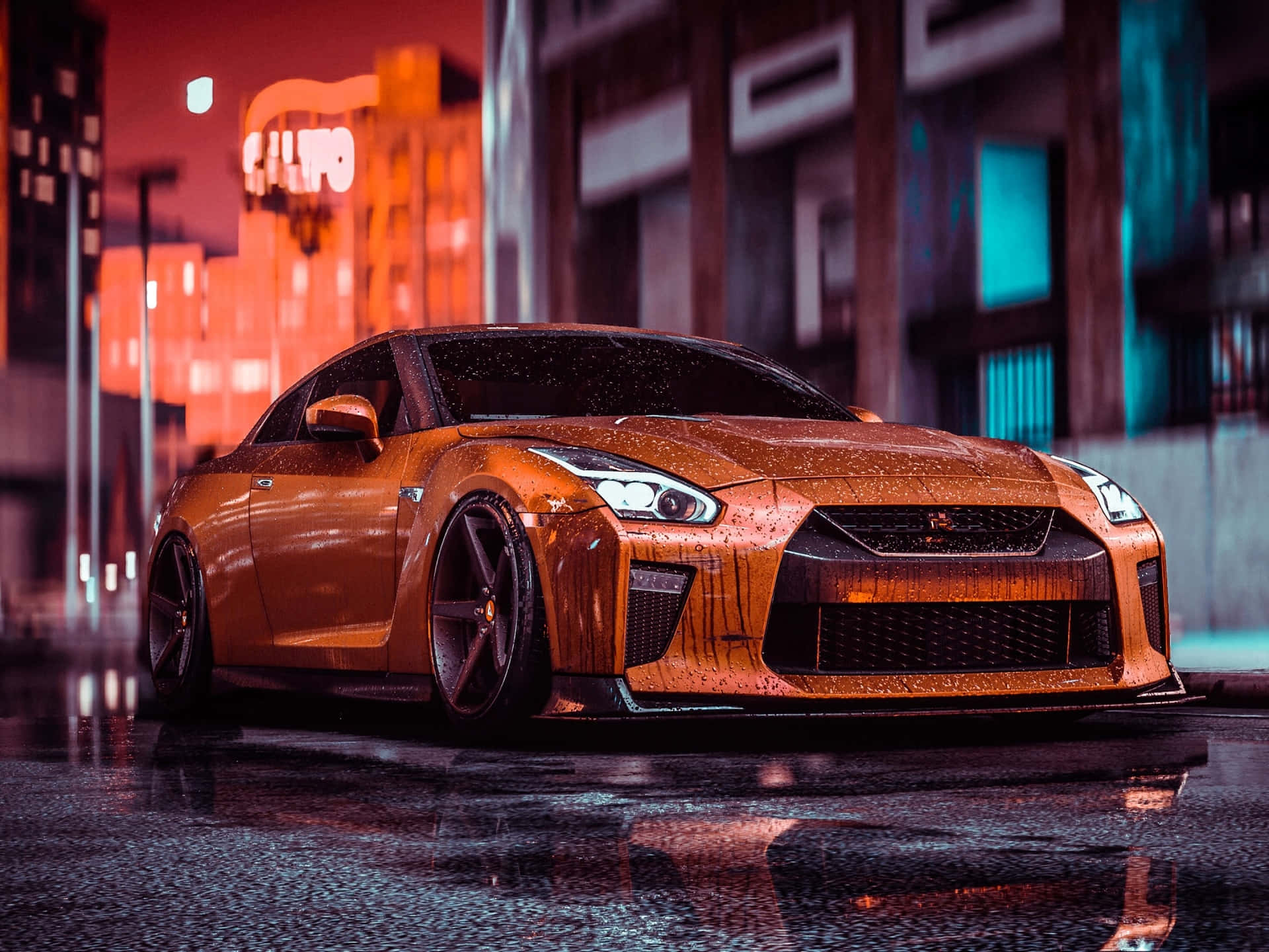 壁紙 — 一輛時尚的橙色跑車在夜間霓虹燈照亮的城市街道上閃爍著雨滴。