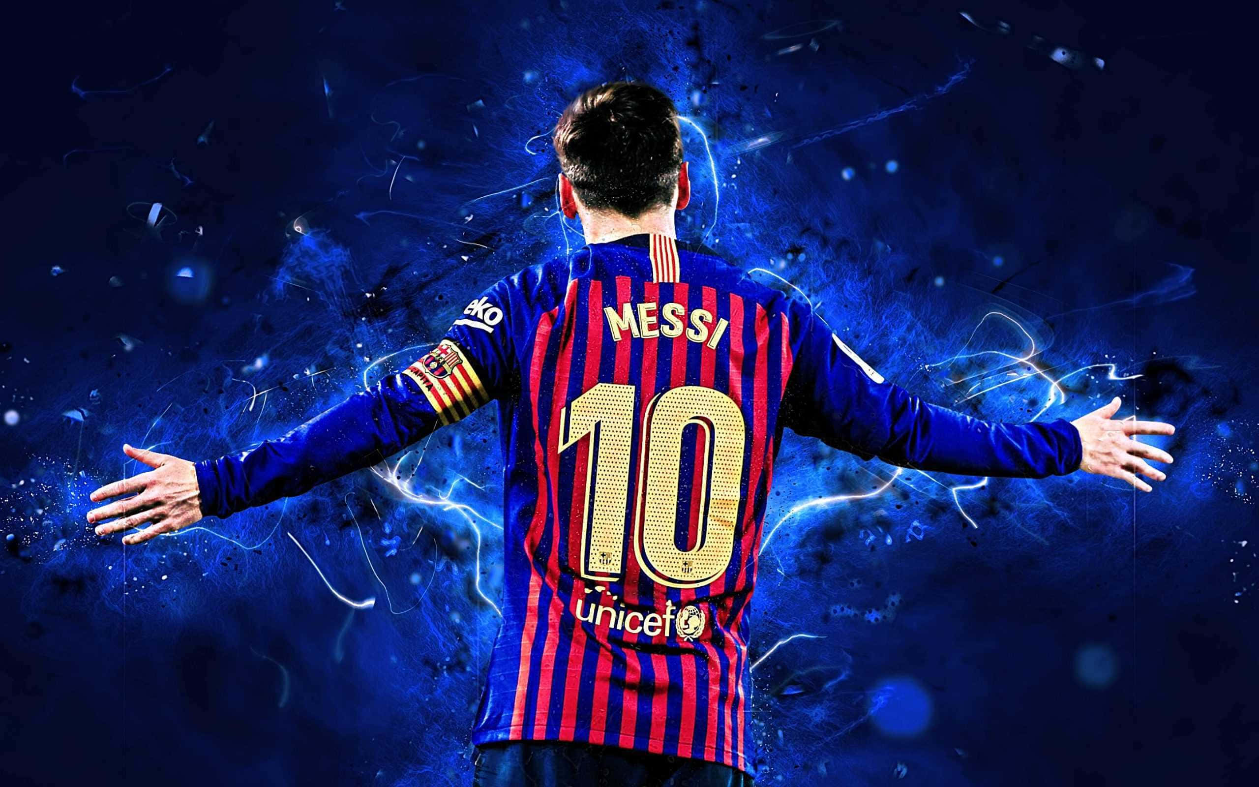 Messi 2022 桌布 壁紙 — 一名身穿藍紅條紋球衣、背號10的足球員，在動態藍色能量背景下張開雙臂站立。