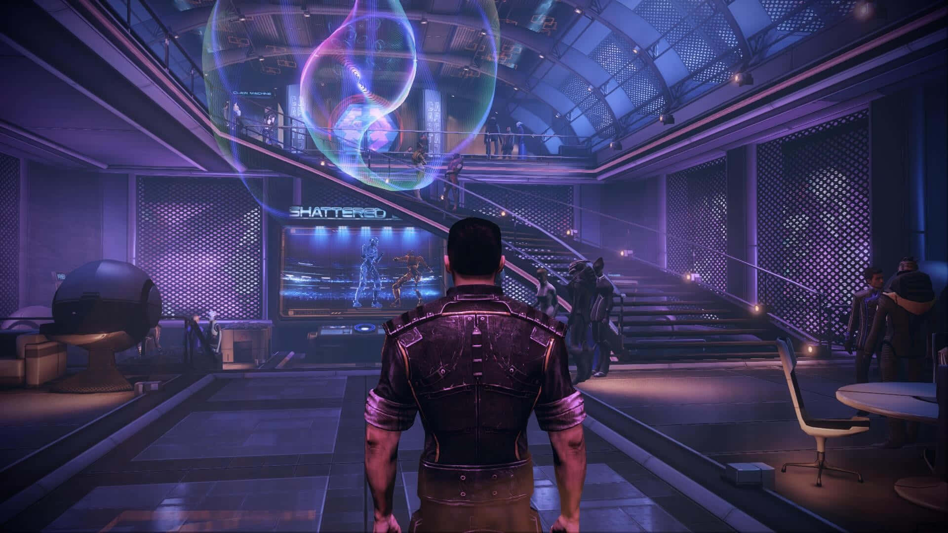 Mass Effect Legendary Edition 桌布 壁紙 — 一名身穿裝甲服裝的男子站在一個未來風格的休息室中，周圍有發光的全息泡泡和霓虹紫色燈光。
