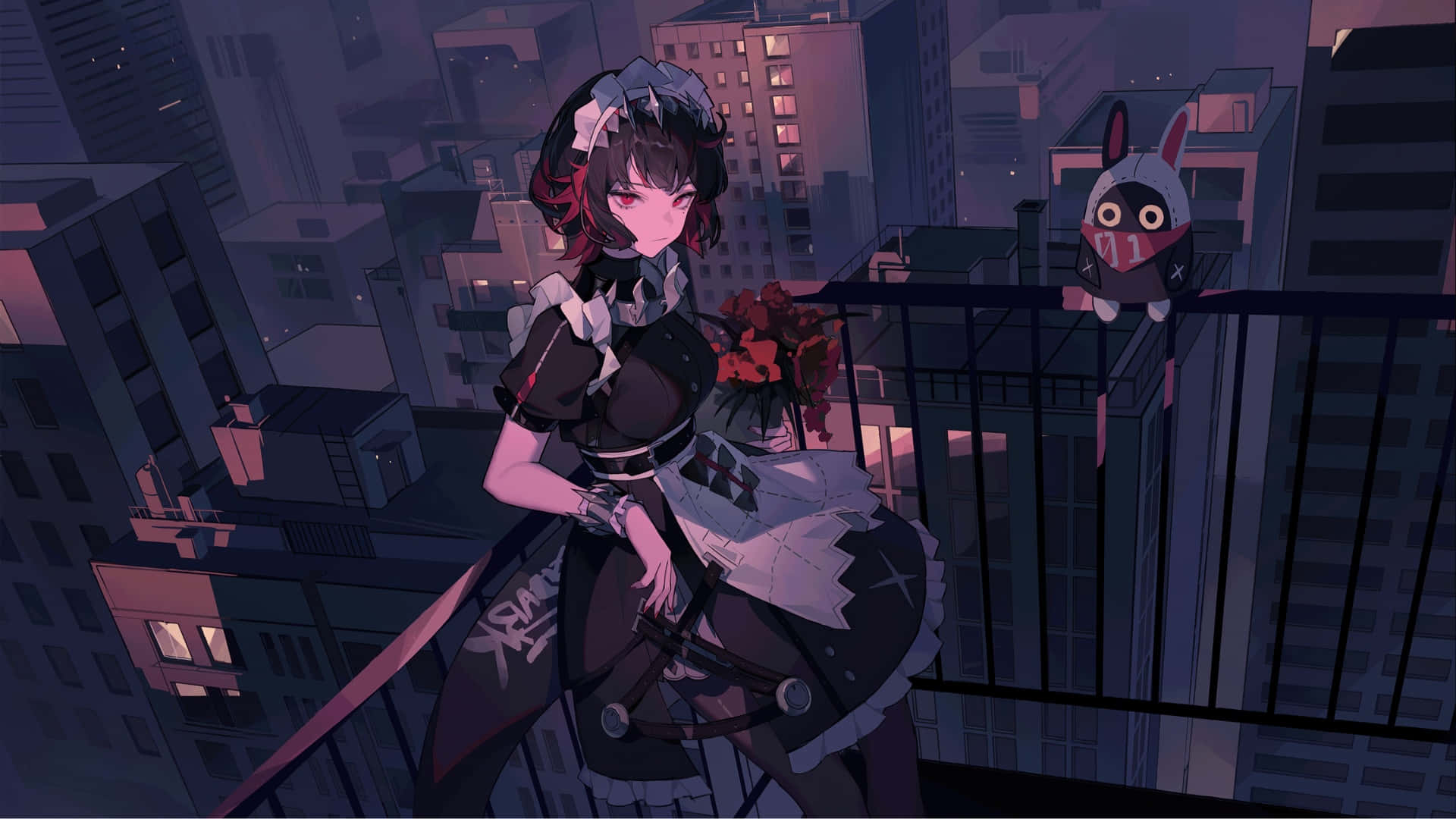  壁紙 — 一位黑髮動漫少女身穿女僕裝，在黃昏時分站在城市屋頂上，手持紅花，身旁有一隻小兔子般的生物。