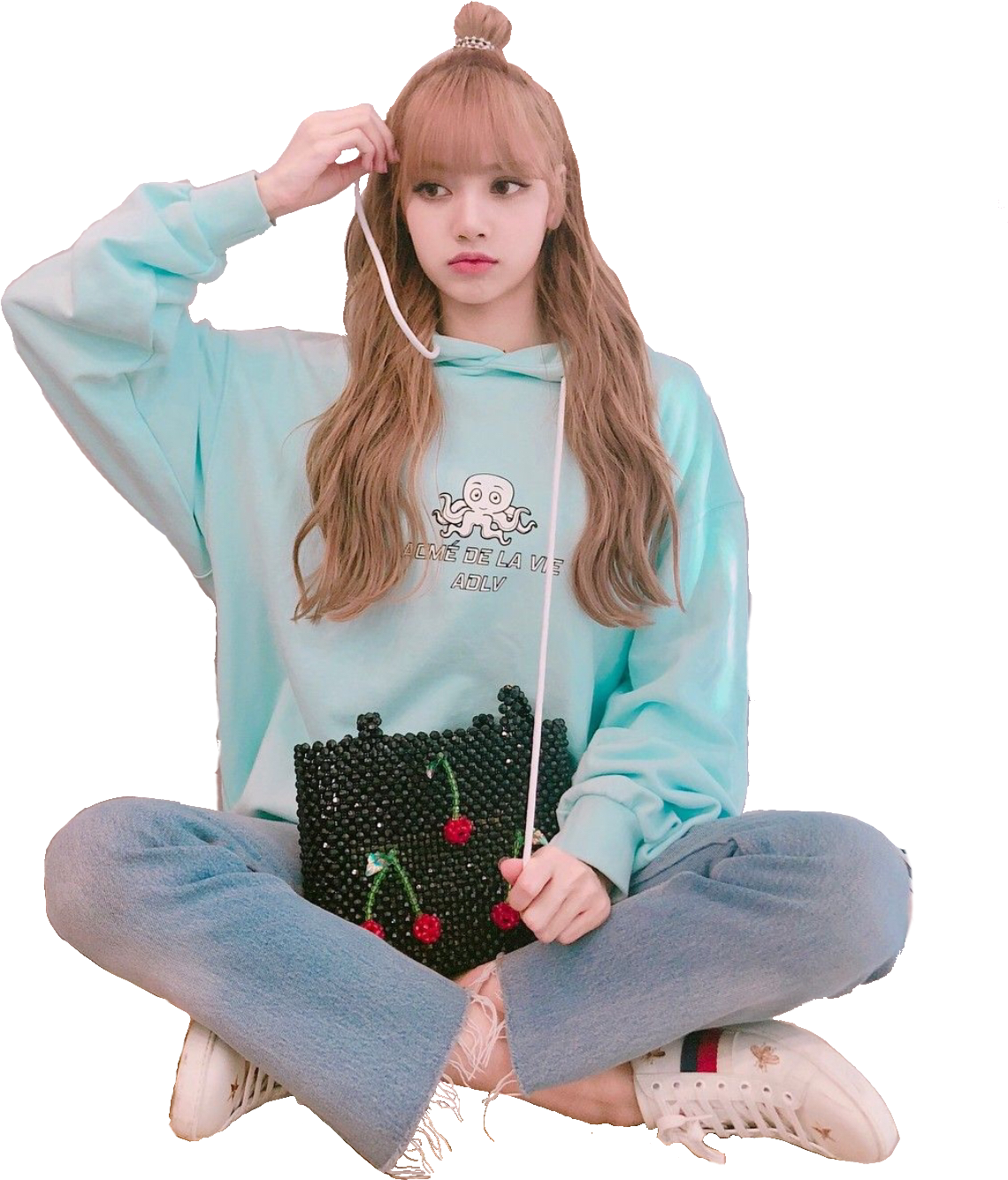 年輕女性穿著休閒服裝，手持串珠櫻桃手袋，盤腿而坐 — Blackpink 壁紙