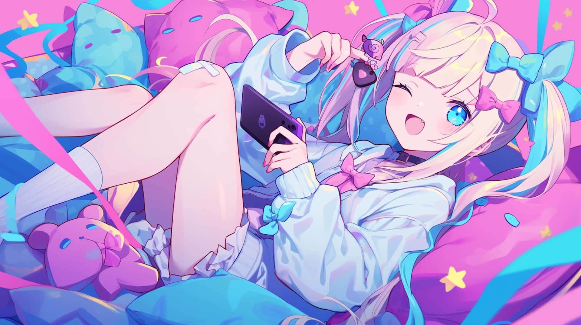 Needy Streamer Overload 桌布 壁紙 — 一位開朗的動漫女孩，粉紅色和藍色的頭髮，躺在色彩繽紛的枕頭上，拿著電話，周圍環繞著星星和絲帶。