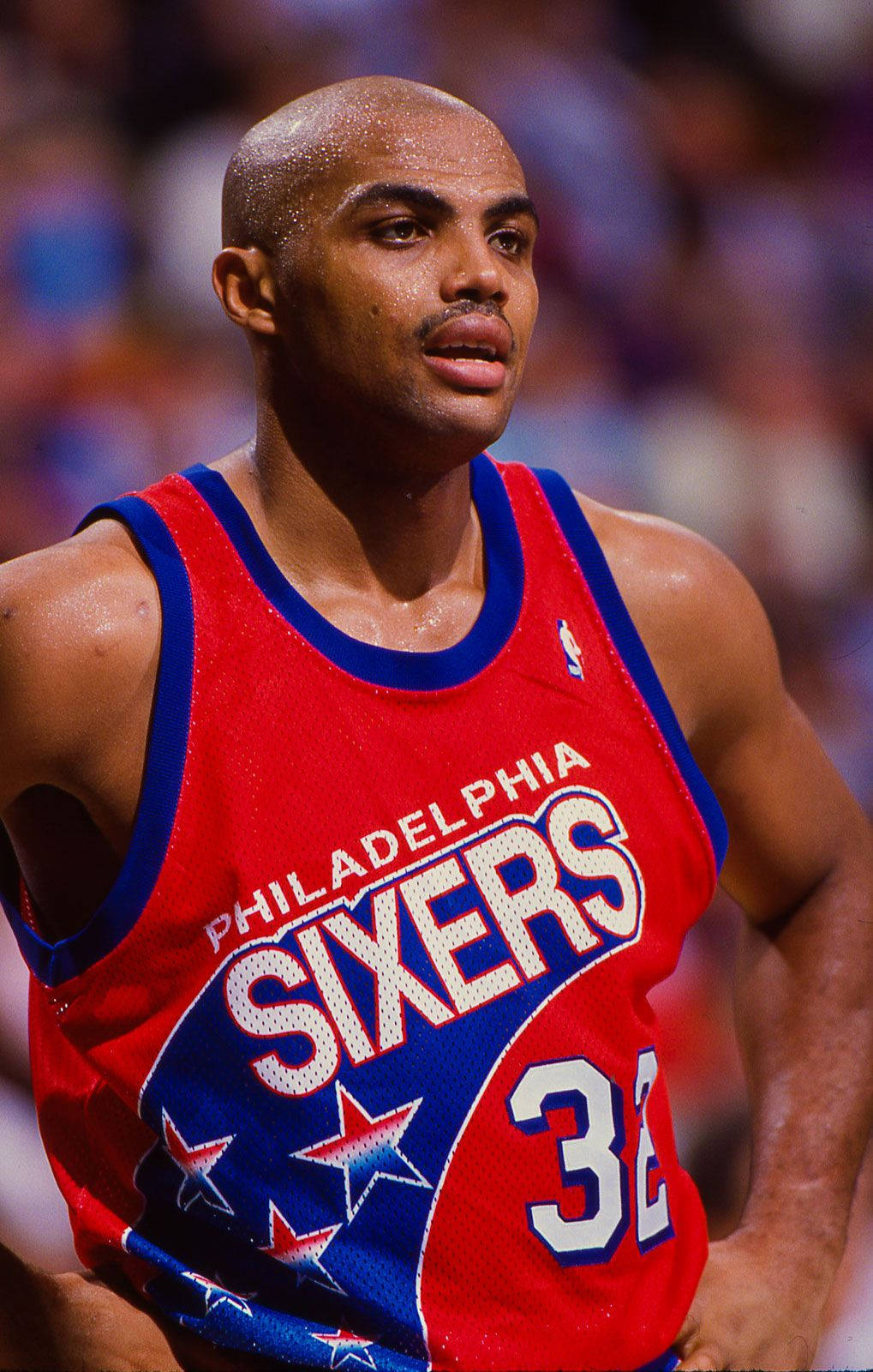費城76人籃球運動員在比賽中身穿31號球衣 — NBA 壁紙