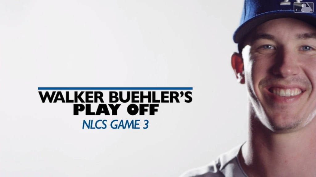 棒球運動員Walker Buehler微笑著，並有季後賽比賽文字疊加。 — MLB 壁紙