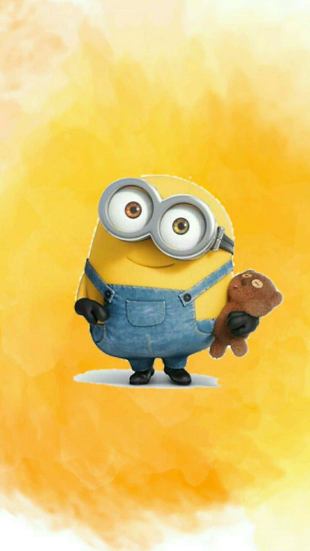一個黃色Minion在黃色水彩背景前抱著一隻泰迪熊。 — 小黃人 壁紙