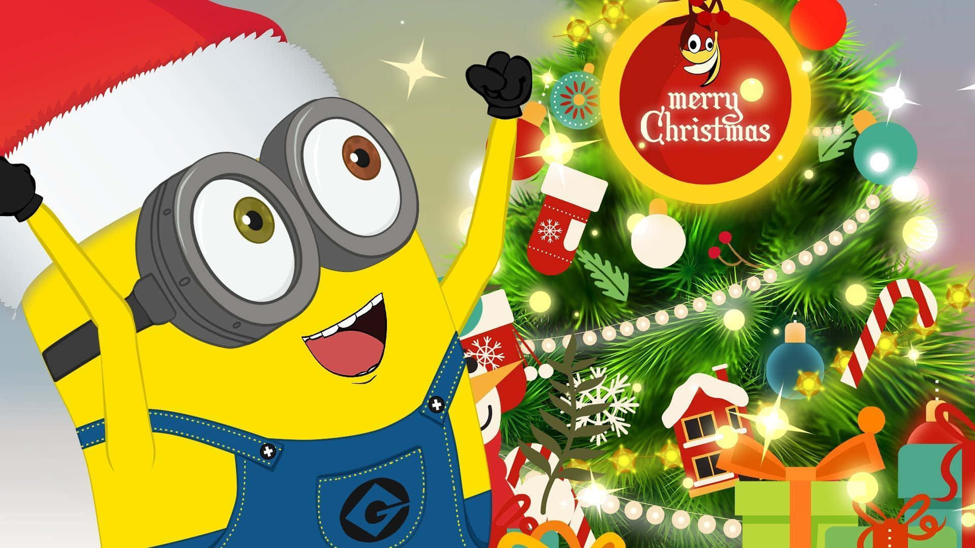  壁紙 — 一個戴著聖誕帽的快樂黃色Minion，在裝飾著飾品、禮物和『聖誕快樂』標誌的明亮聖誕樹旁歡樂地慶祝聖誕節。