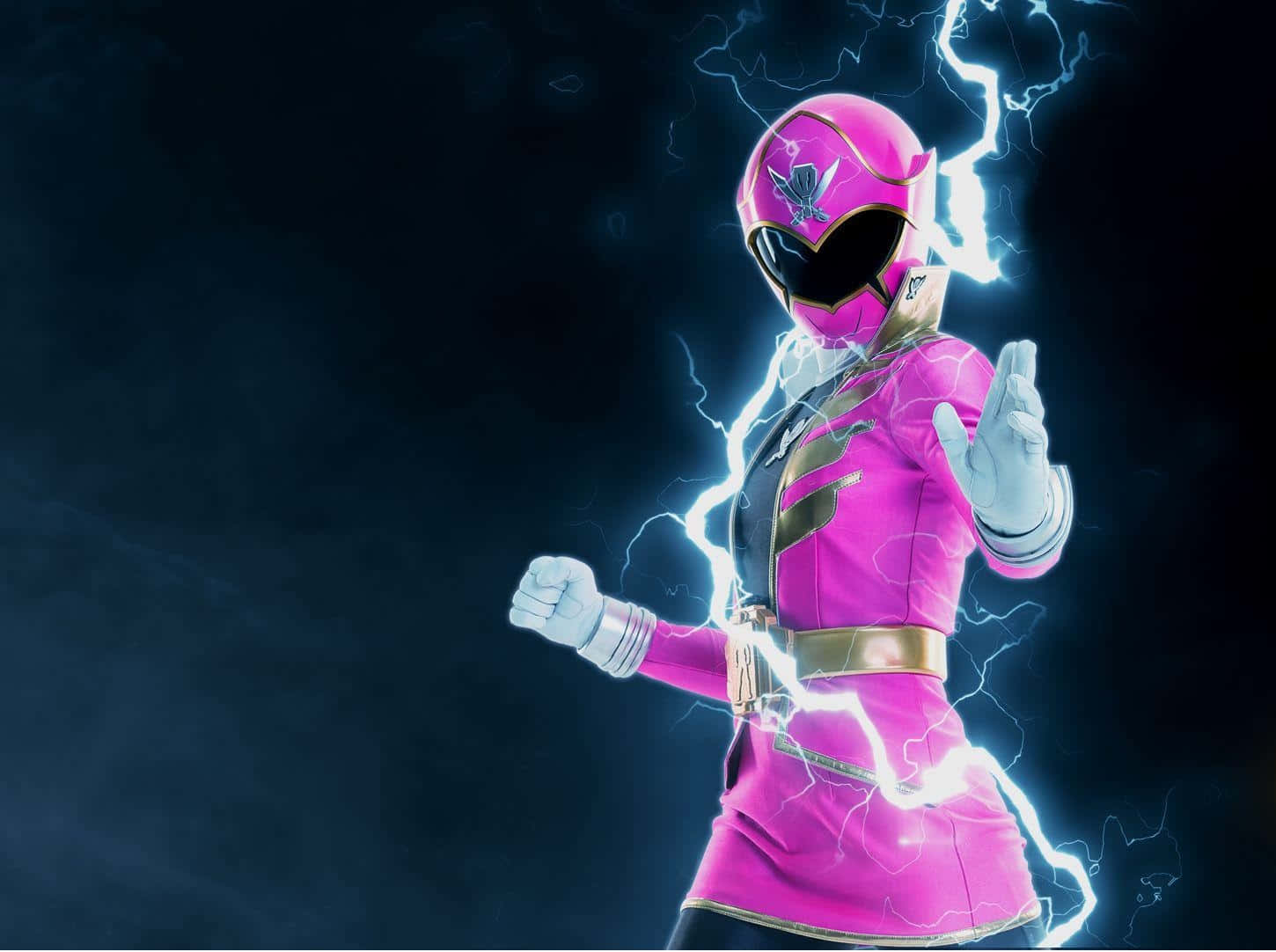  壁紙 — 一個粉紅色的Power Ranger以動感姿態站立，周圍環繞著劈啪作響的閃電，背景是黑暗風暴。