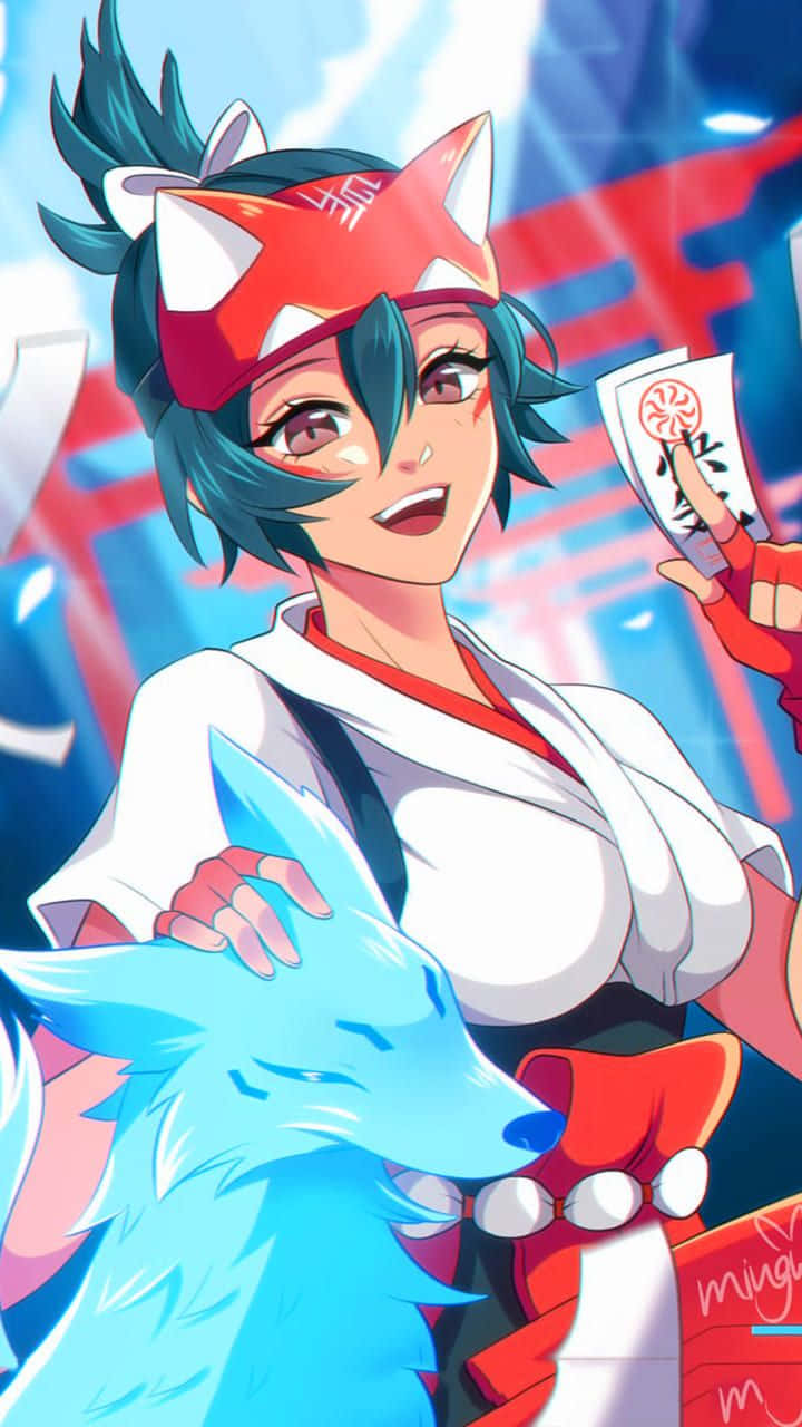  壁紙 — 一個開心的動漫女孩，長著狐狸耳朵，還有一隻藍色狐狸同伴，在充滿活力的神社背景下微笑著拿著一張神社門票。