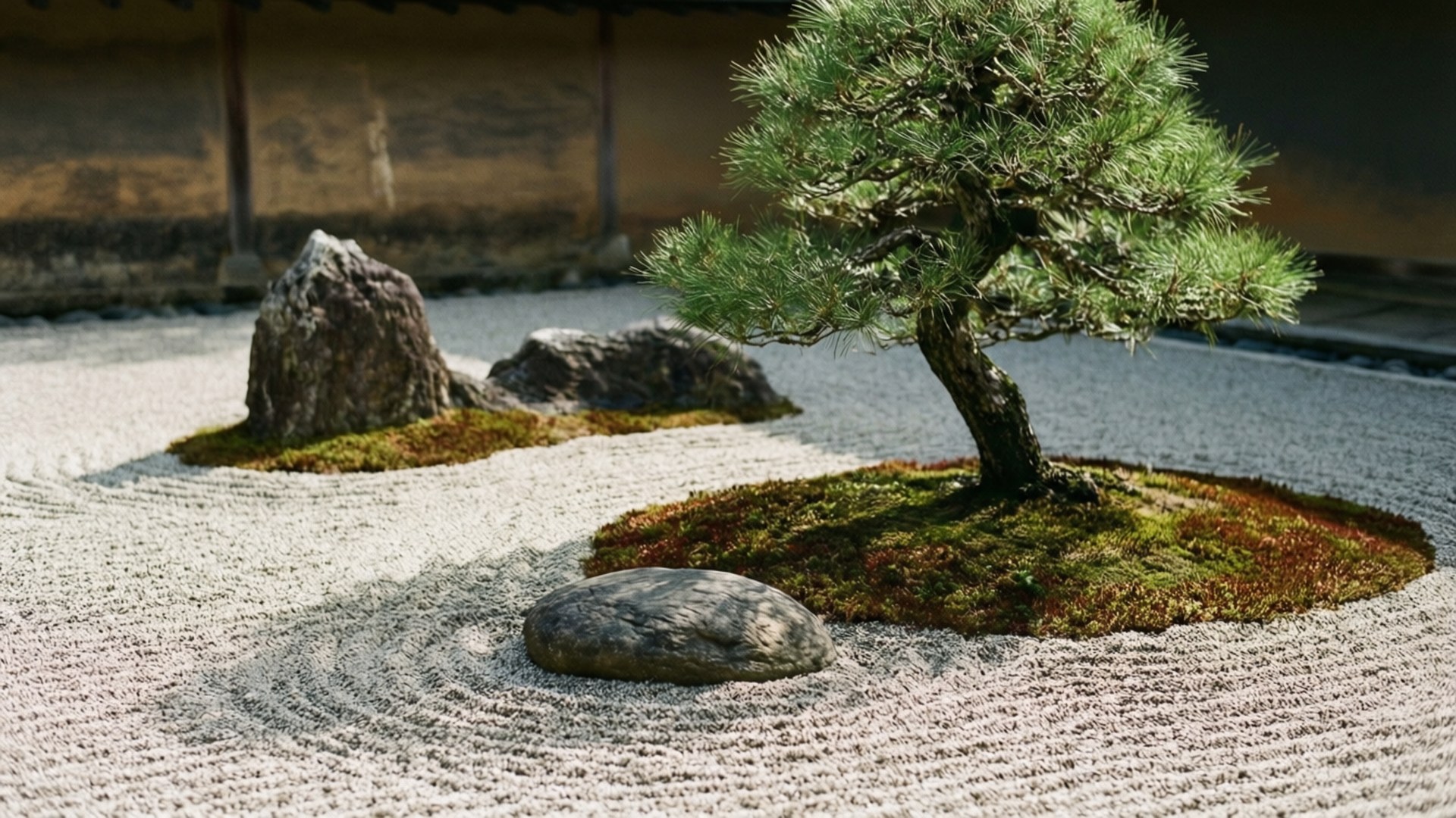 桌布 壁紙 — 一個寧靜的日本岩石花園，特色是細心耙平的礫石床、盆景松樹、長滿苔蘚的岩石，以及在柔和日光下的彎曲石徑。