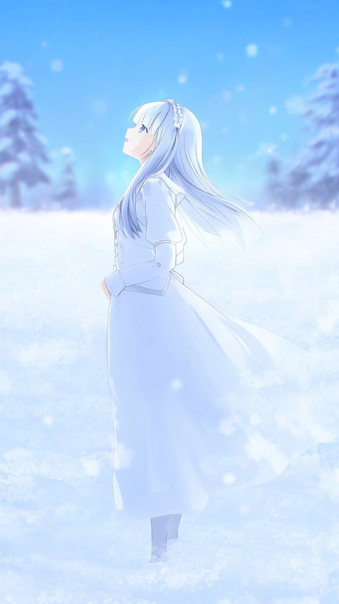 Emilia in Snow 壁紙 — 一位銀髮動漫女孩穿著白色連衣裙，在明亮的藍天下雪花飄落的雪地中靜靜站立。