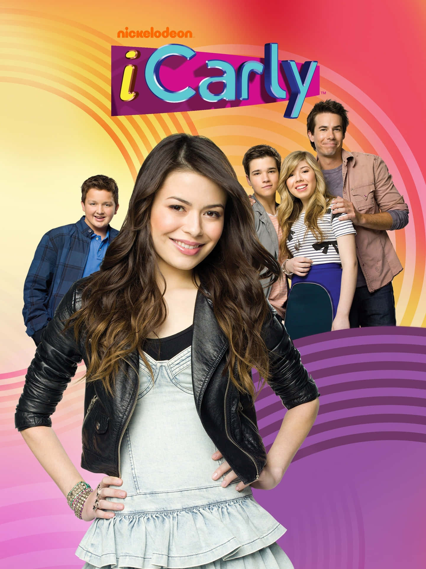  壁紙 — 一張充滿活力的 Nickelodeon 節目 iCarly 宣傳海報，以主要演員為特色，背景是色彩繽紛的漩渦。