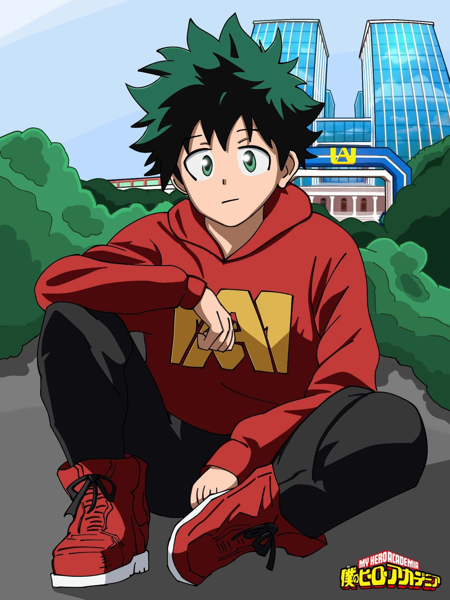 壁紙 — 一個年輕的動漫男孩，綠髮綠眼，穿著紅色連帽衫盤腿而坐，背景是現代城市建築和綠化。