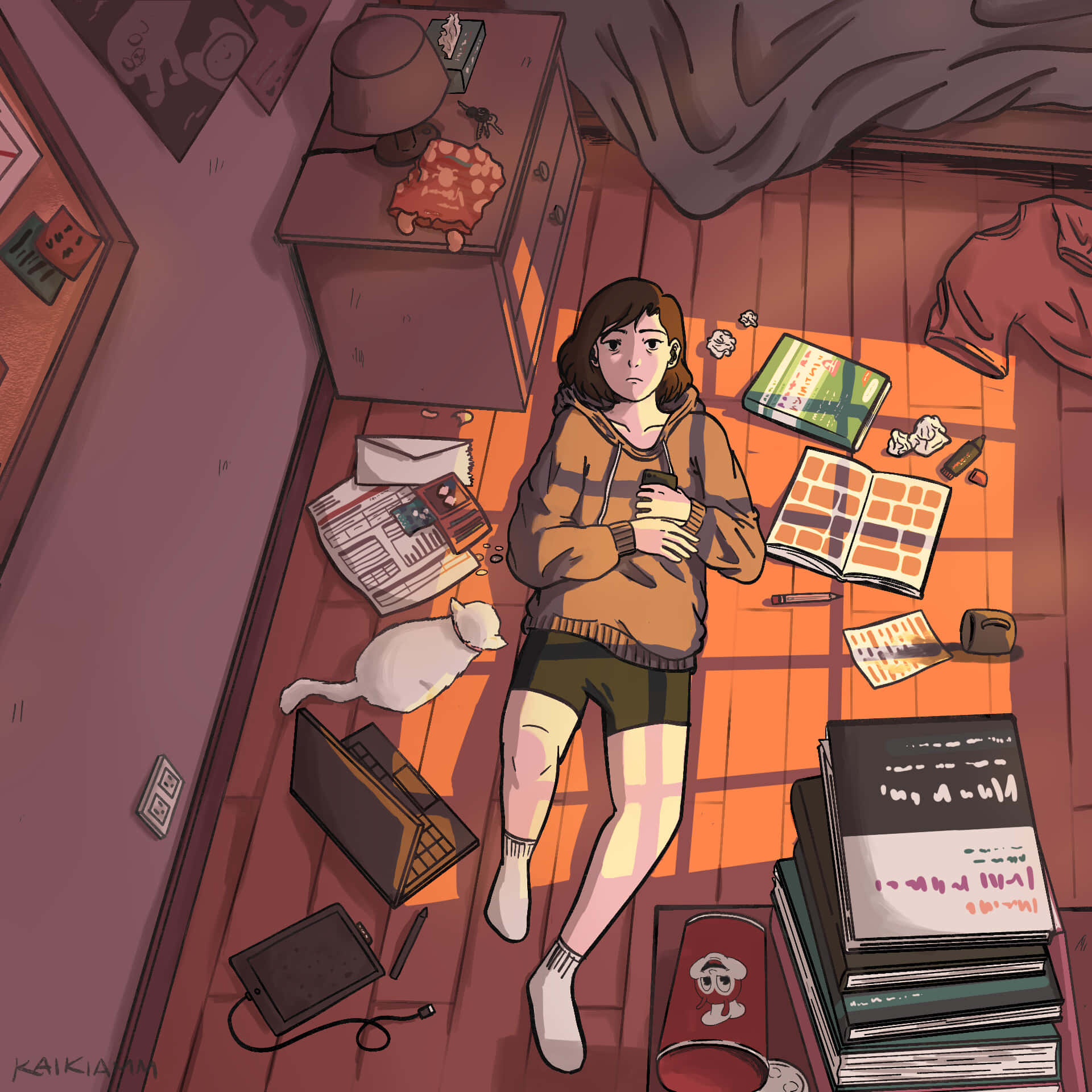  壁紙 — 一位年輕女子躺在木地板上，周圍散落著書籍、美術用品和一隻睡著的貓，在一個舒適雜亂的房間裡。