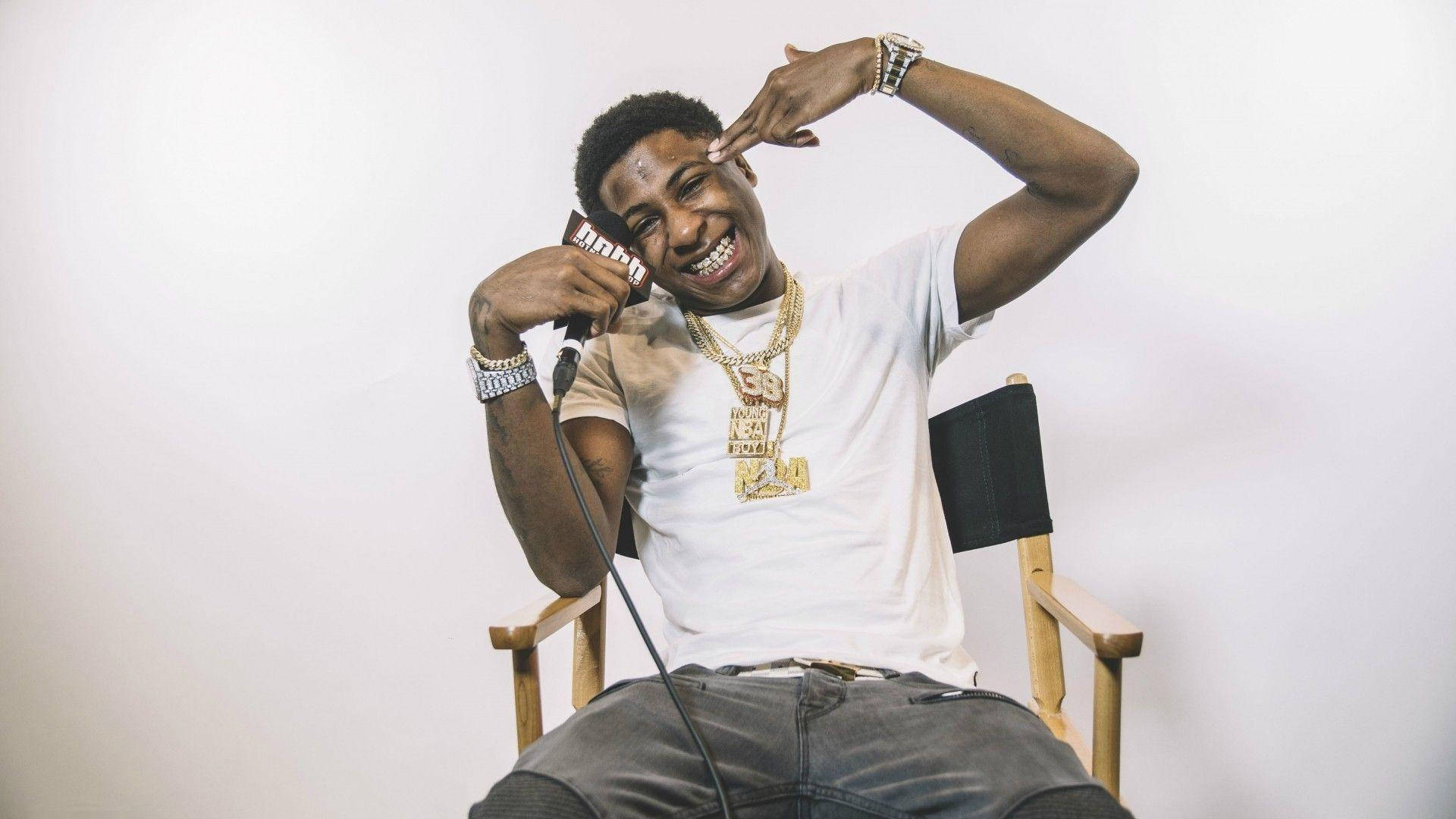 Youngboy Never Broke Again 坐在導演椅上 壁紙