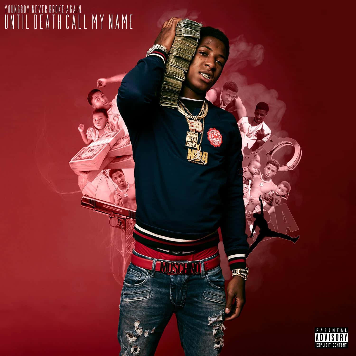 Celebrity 桌布 壁紙 — YoungBoy Never Broke Again 在紅色背景上，將一疊現金高舉過頭，背景有漂浮的金錢和槍枝圖案。