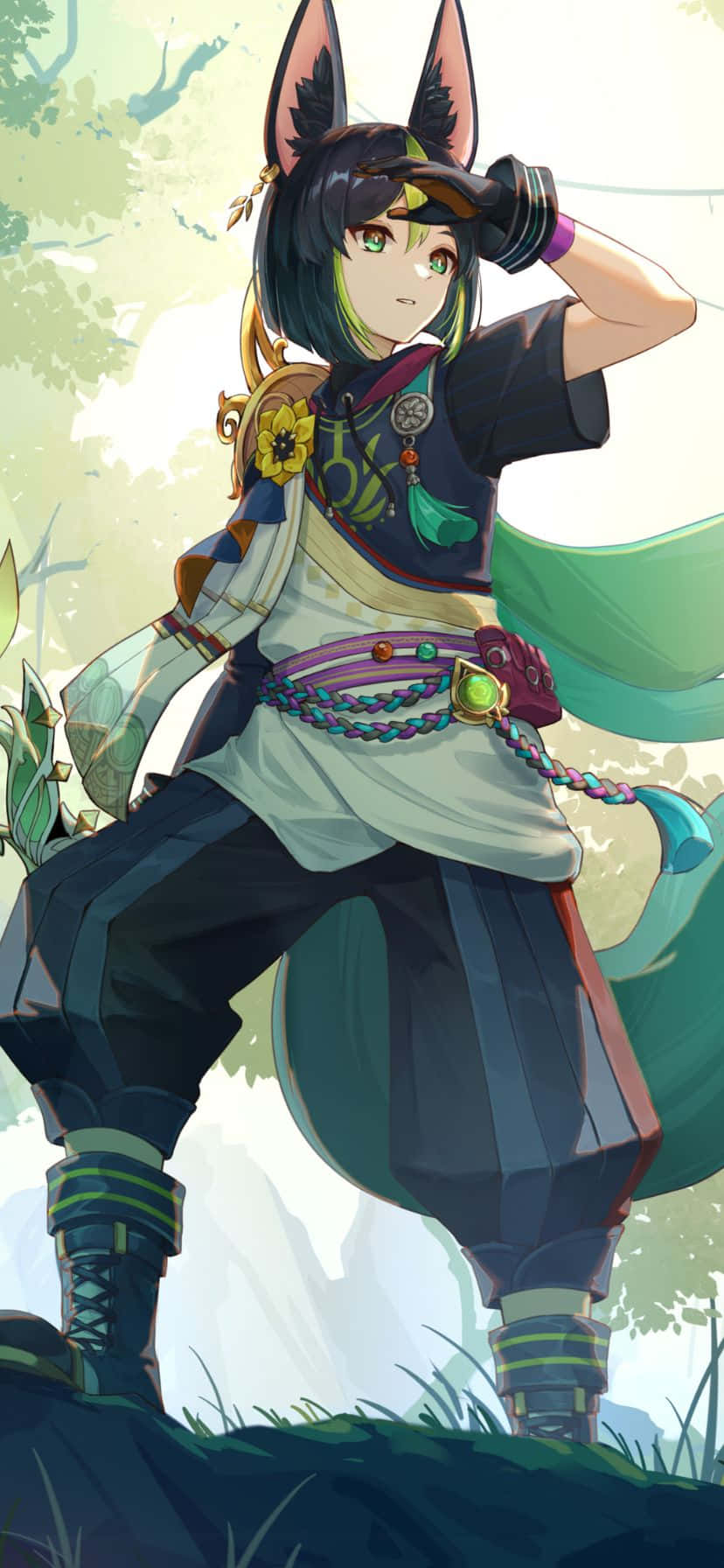  壁紙 — 一個年輕擬人化狐狸角色，擁有綠色眼睛和飄逸的綠色圍巾，自信地站在陽光普照的森林空地中。
