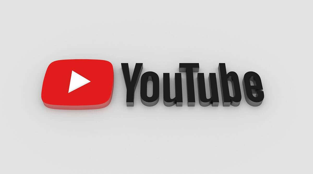 YouTube 桌布 壁紙 — YouTube 標誌，帶有標誌性的紅色播放按鈕和黑色文字，背景為純淺灰色。