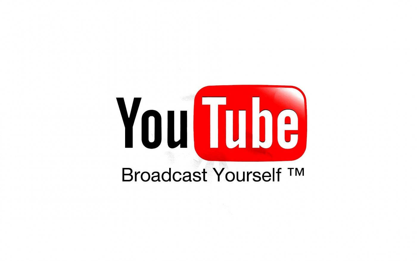 YouTube Logo 桌布 壁紙 — YouTube 標誌，帶有紅色播放按鈕和黑色文字，背景為純白色。