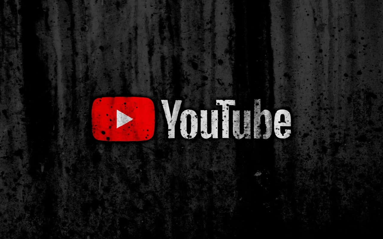 YouTube 桌布 壁紙 — YouTube 標誌，紅色播放按鈕和白色文字，背景為粗糙的黑色紋理。