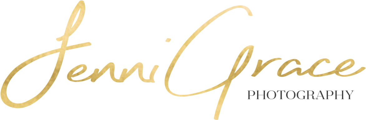 金色草書文字 Jenni Grace Photography 在黑色背景上 — Jordan Logo 壁紙