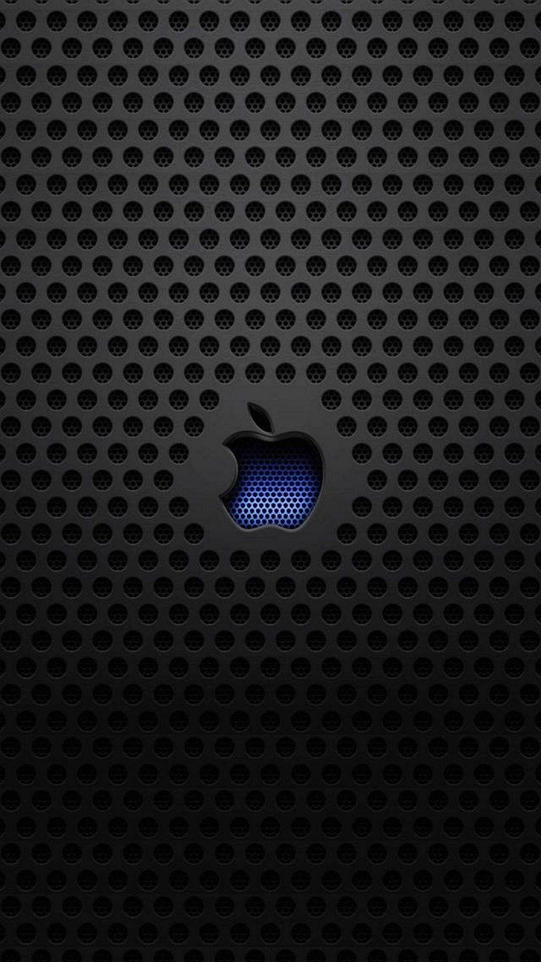 Apple 標誌在黑色穿孔金屬背景上發出藍光 — 3D 壁紙