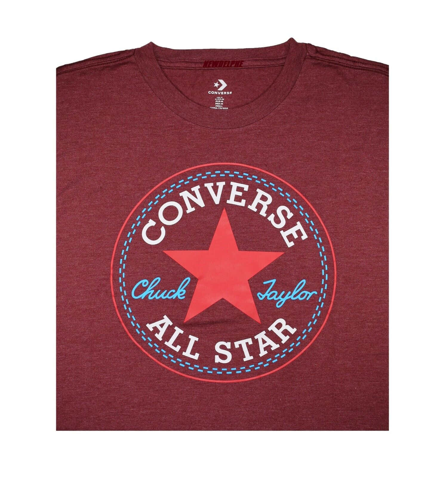 Converse 桌布 壁紙 — 一件栗色混色 Converse Chuck Taylor All Star T恤，胸前中央有鮮明的紅色星星和白色藍色縫線標誌。
