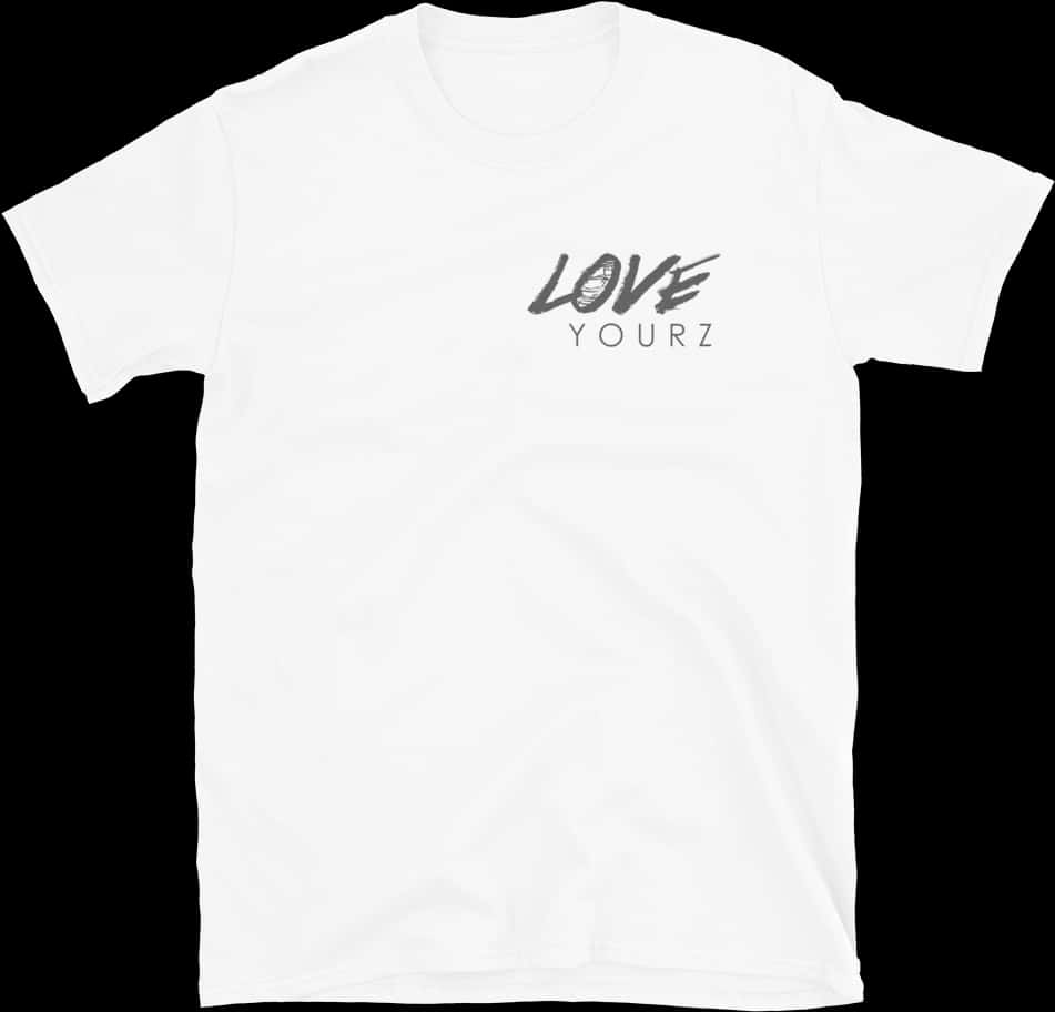 標誌 桌布 壁紙 — 一件白色T恤，上面有風格化的黑色「LOVE YOURZ」圖案，背景為純黑色。