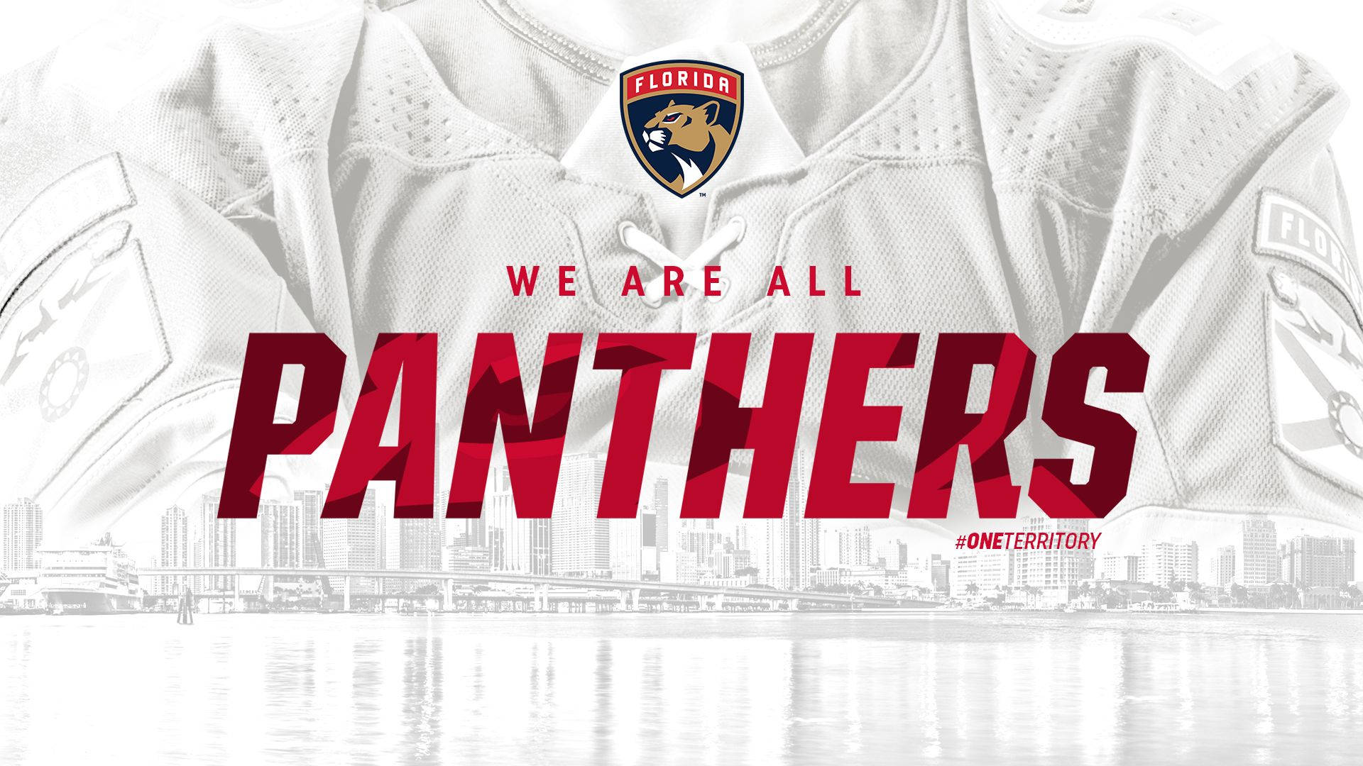 florida 桌布 壁紙 — 一件白色佛羅里達美洲豹球衣上，帶有粗體紅色 'PANTHERS' 文字，下方水面倒映著城市天際線。