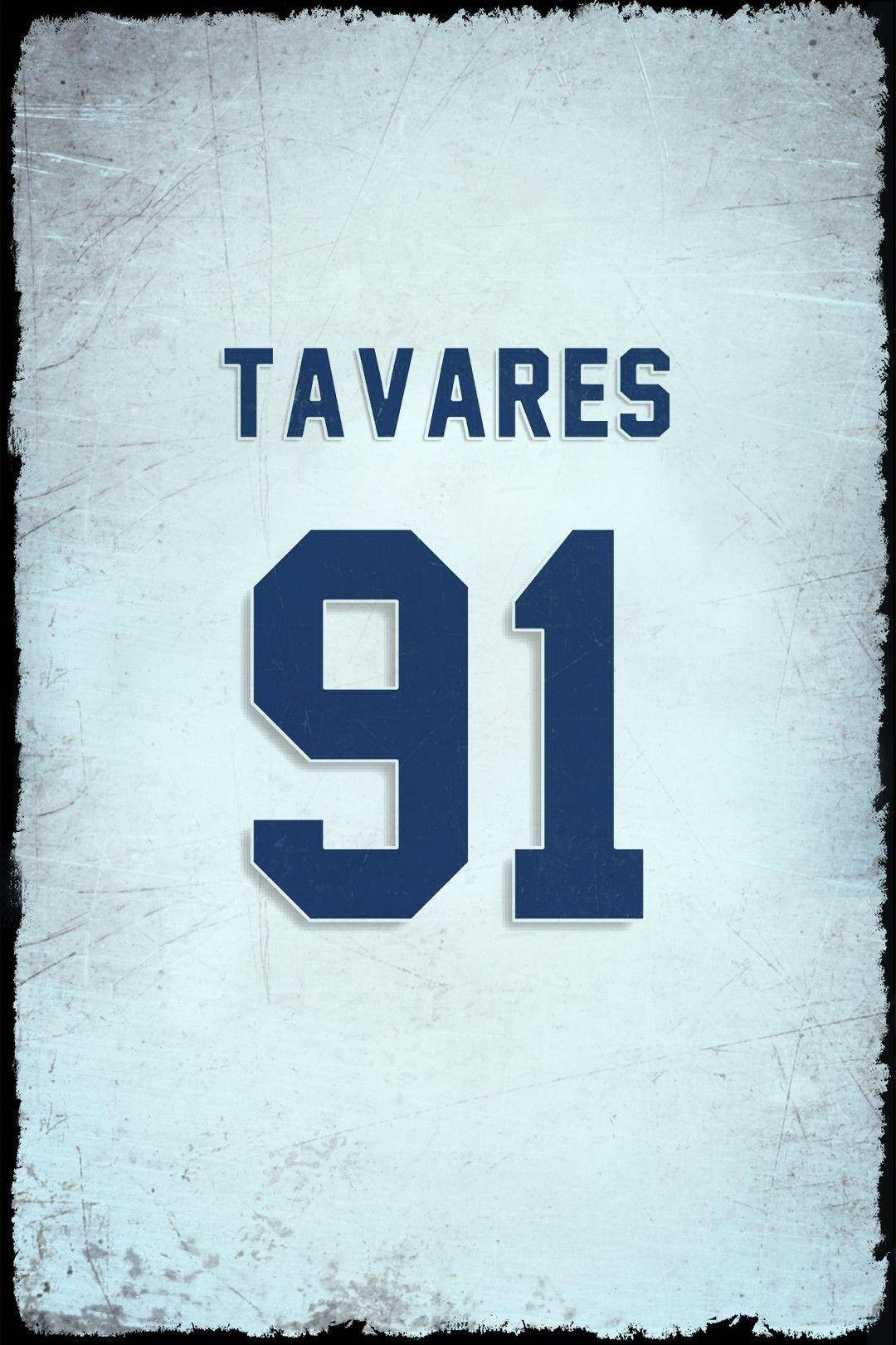 運動 桌布 壁紙 — 一件磨損的復古足球球衣，上面有名字 Tavares 和號碼 91，以粗體藍色字體印在褪色白色背景上。