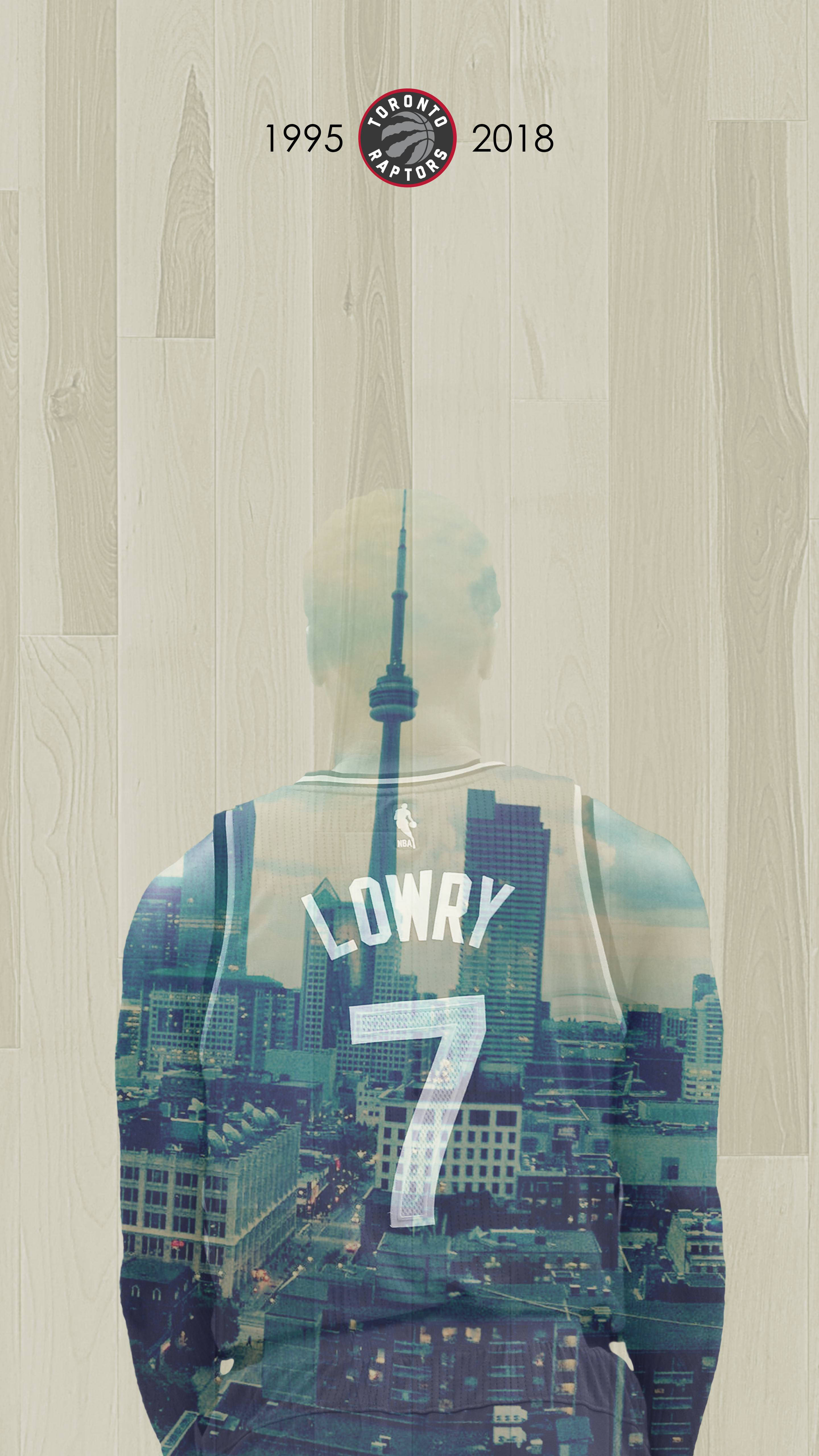 Lowry 桌布 壁紙 — 一件籃球球衣，上面有「LOWRY 7」和多倫多暴龍隊標誌，疊加在城市天際線剪影上，背景為木紋。