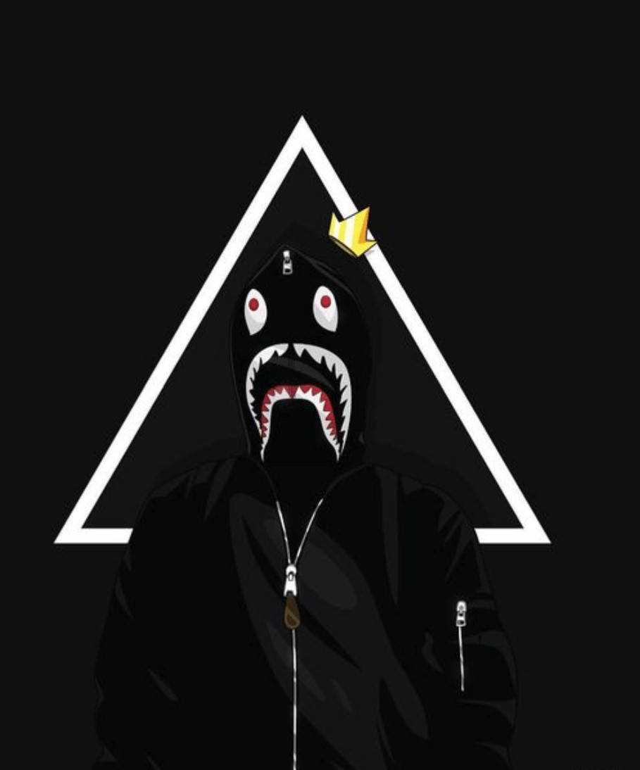 Bape Cartoon 桌布 壁紙 — 一件風格化的黑色連帽上衣，帶有鯊魚頭設計和金色皇冠，由白色三角形框住，背景為深色。