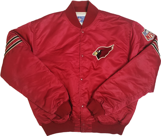 Arizona Cardinals 桌布 壁紙 — 一件鮮紅色緞面 NFL 亞利桑那紅雀隊轟炸機外套，帶有球隊標誌和條紋袖子，展示在黑色背景前。