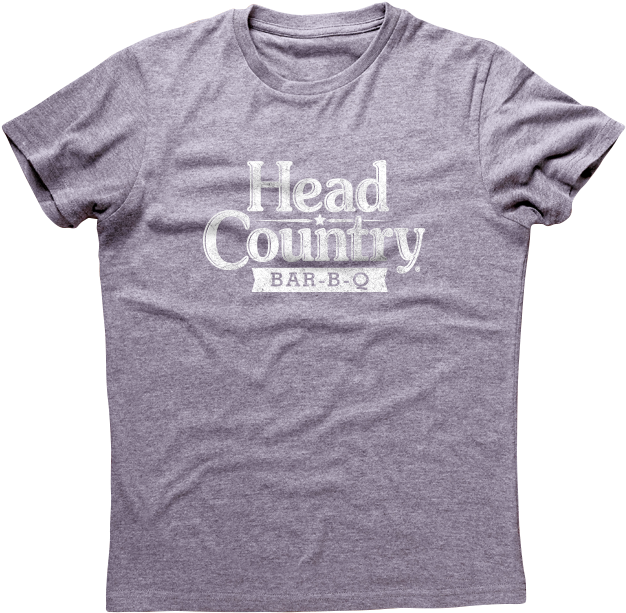 灰色 桌布 壁紙 — 一件麻灰色T恤，上面有白色磨損效果的「Head Country BAR-B-Q」文字圖案，背景為黑色。