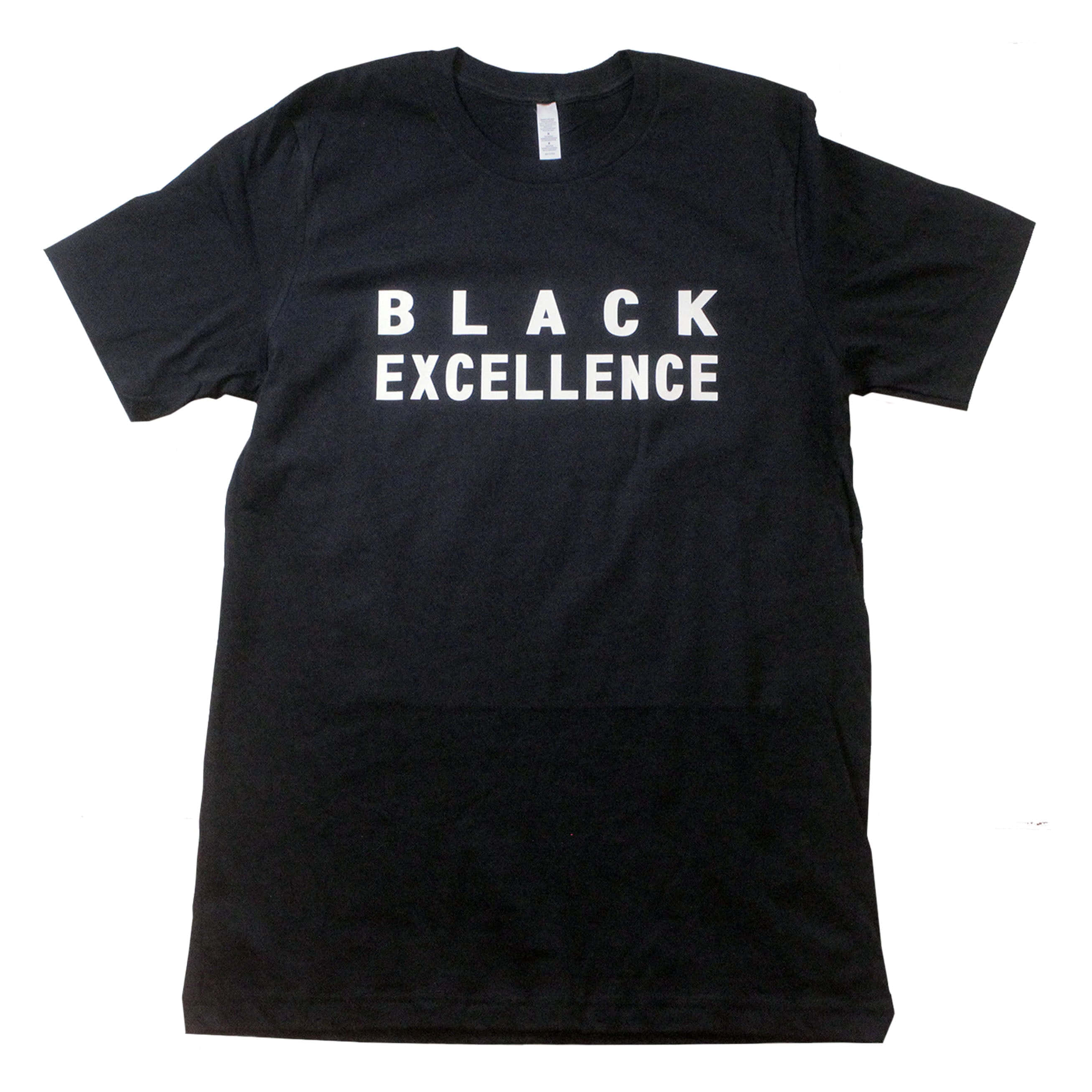 Black Excellence 桌布 壁紙 — 一件黑色T恤，上面有粗體白色文字寫著「BLACK EXCELLENCE」，平放在白色背景上。