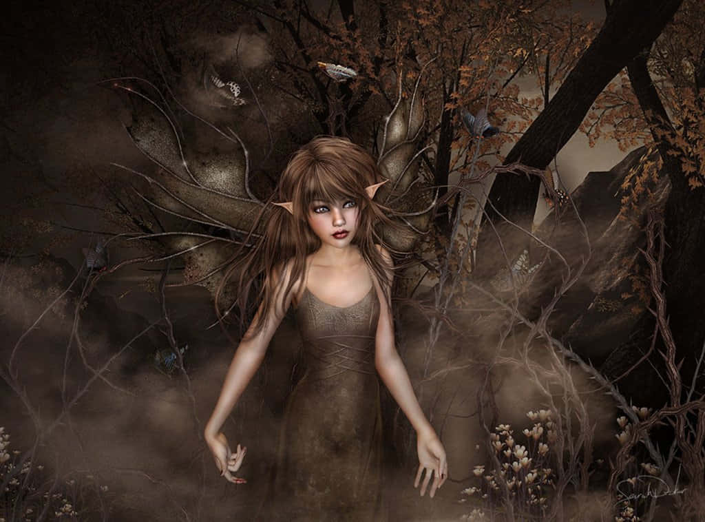 Evil Fairy 桌布 壁紙 — 一位令人毛骨悚然的美麗精靈女子，尖耳朵，站在迷霧籠罩的秋林中，周圍是扭曲的樹木和陰影中發光的眼睛。