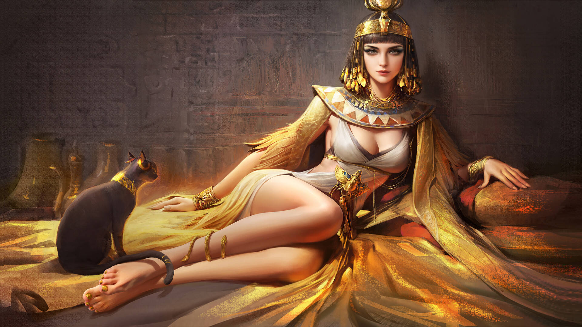 Cleopatra 桌布 壁紙 — 一位優雅的埃及女王身穿金色服飾，靠著飾有象形文字的石牆，躺在一隻黑貓旁邊。