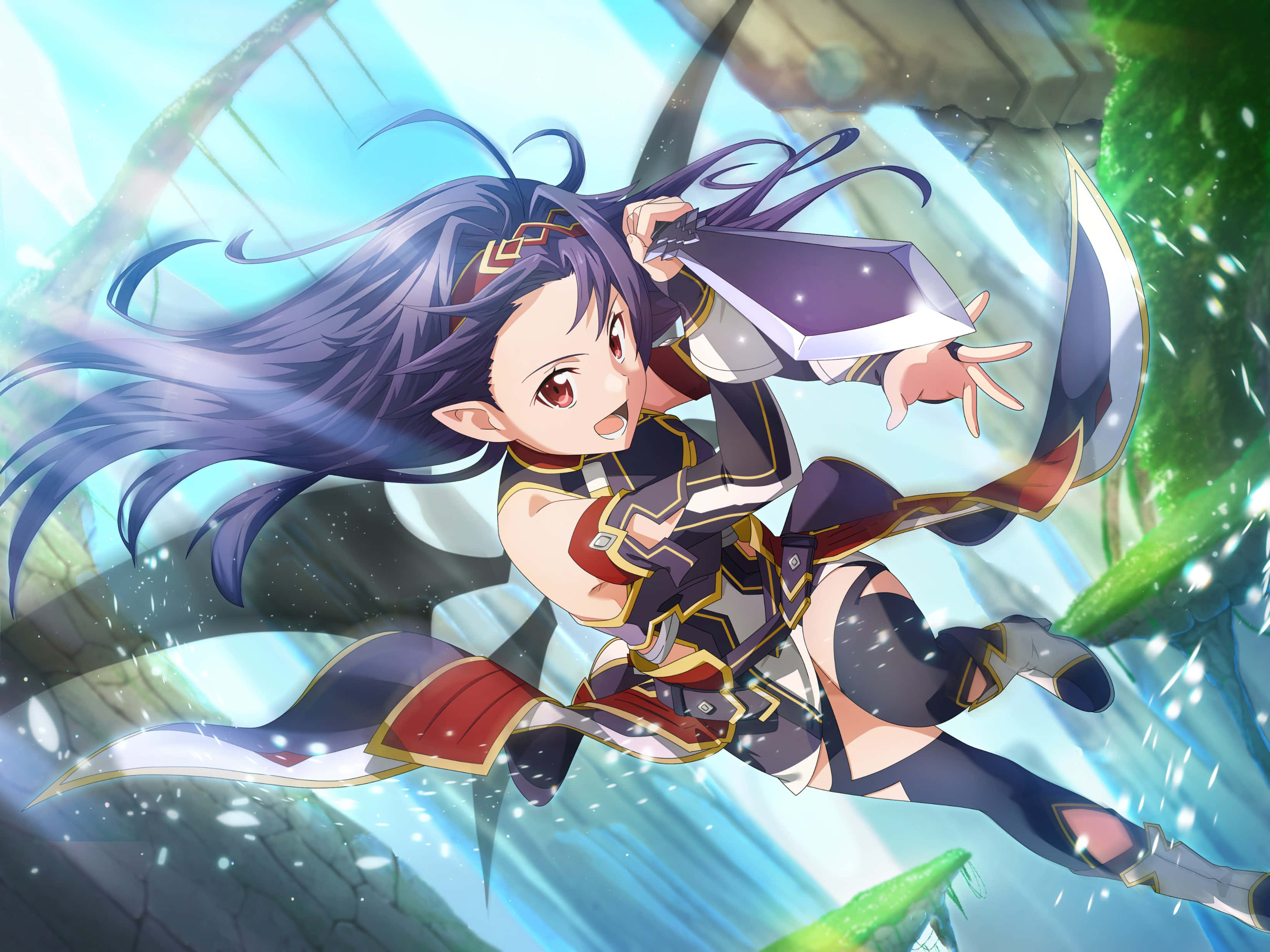 Yuuki Konno 桌布 壁紙 — 一位充滿動感的動漫女孩，紫色頭髮和精靈耳朵，在半空中揮舞著發光的劍，背景是破碎的玻璃和綠色植物。